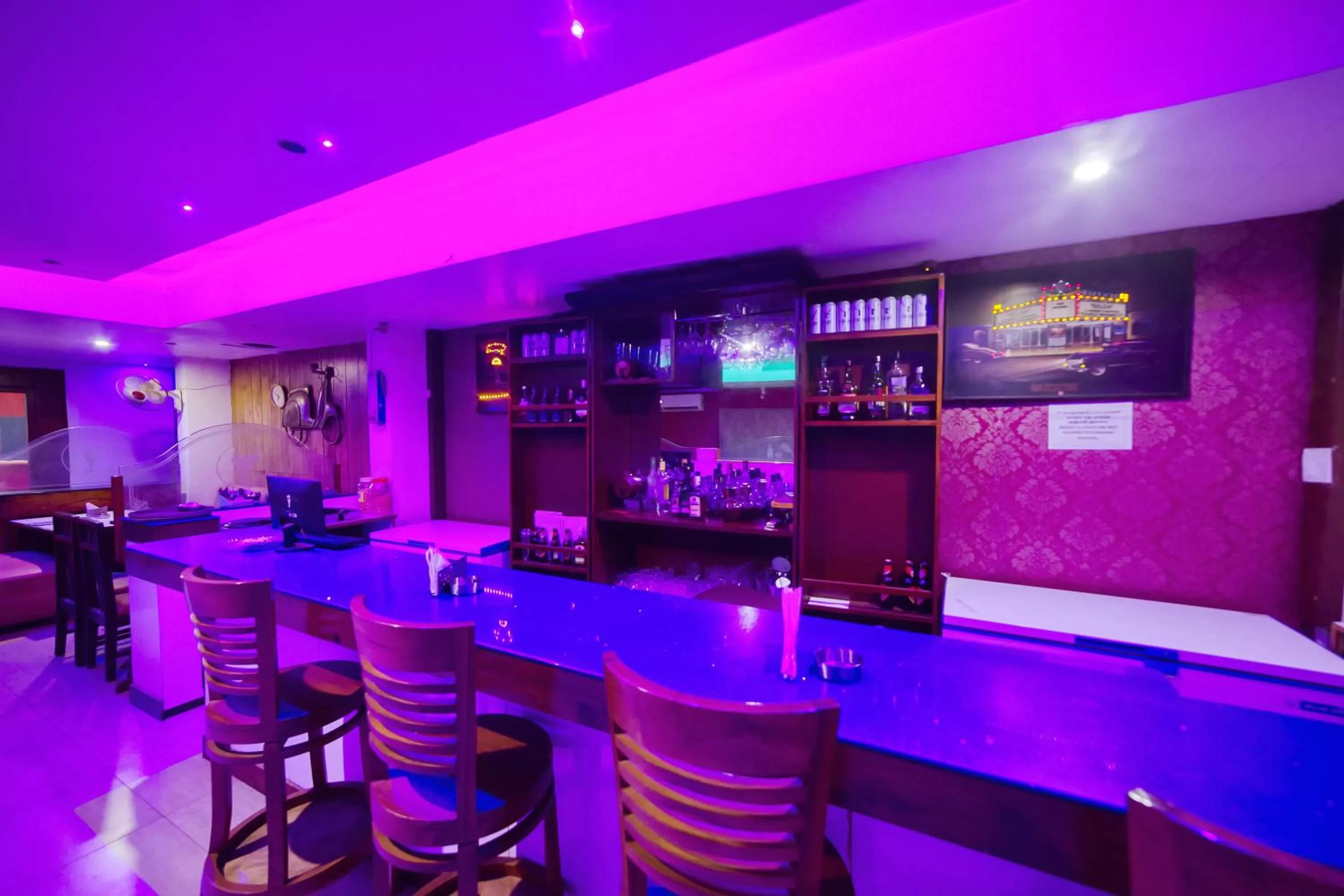 Lounge or bar in HOTEL WINDSOR CASTLE