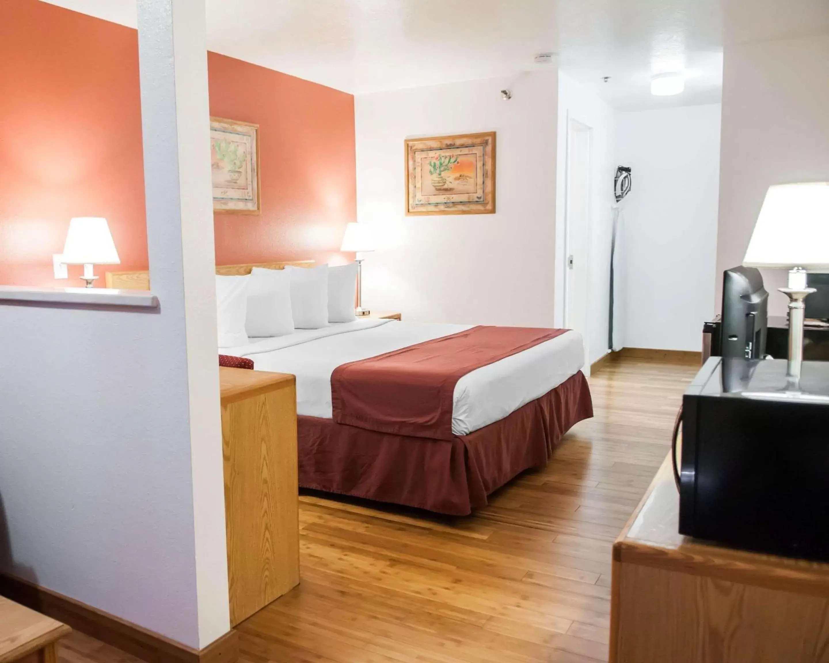 King Suite in Econo Lodge Albuquerque Old Town King Suite in Econo Lodge Albuquerque Old Town