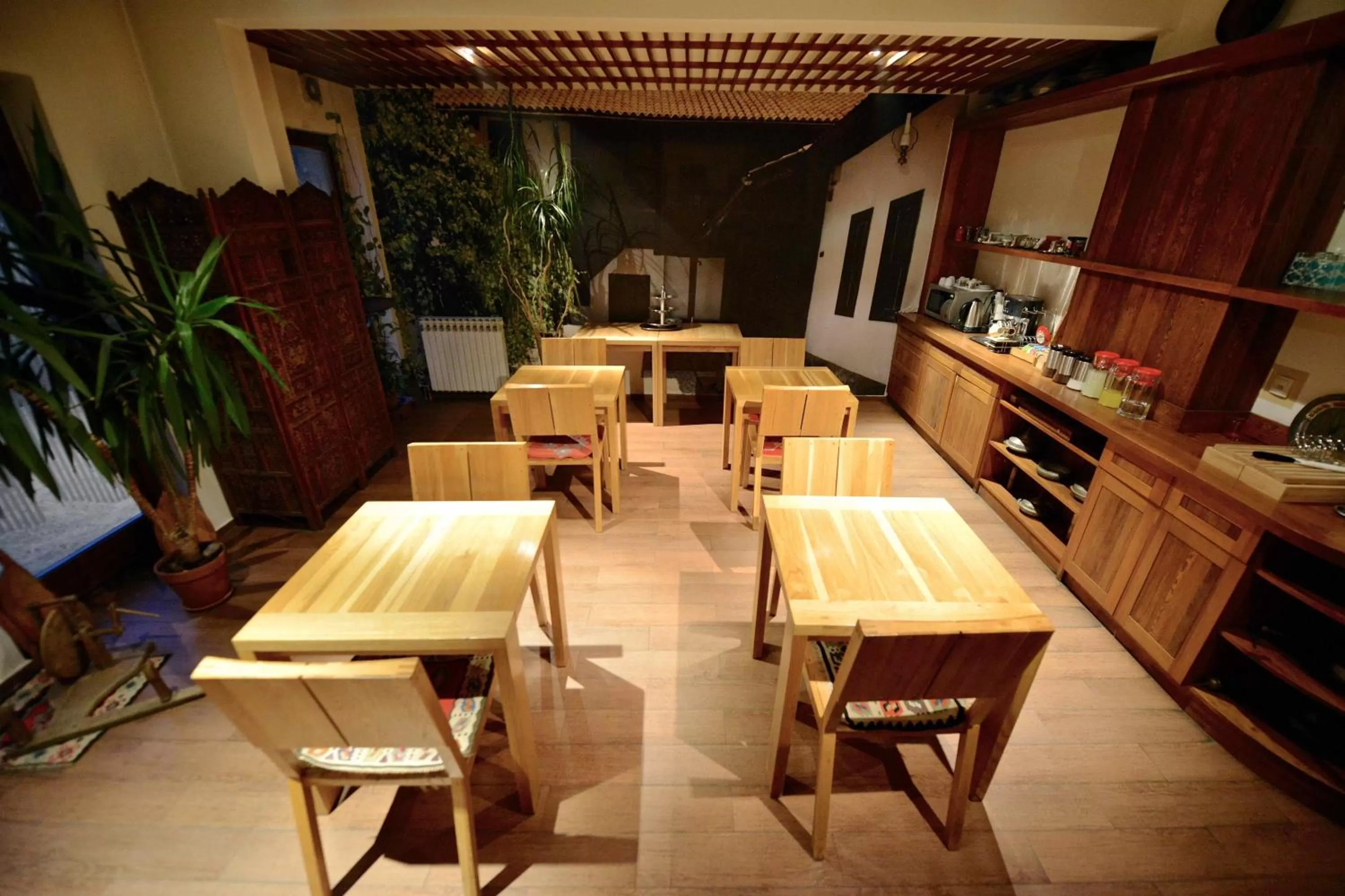 Restaurant/Places to Eat in Garni Hotel Konak