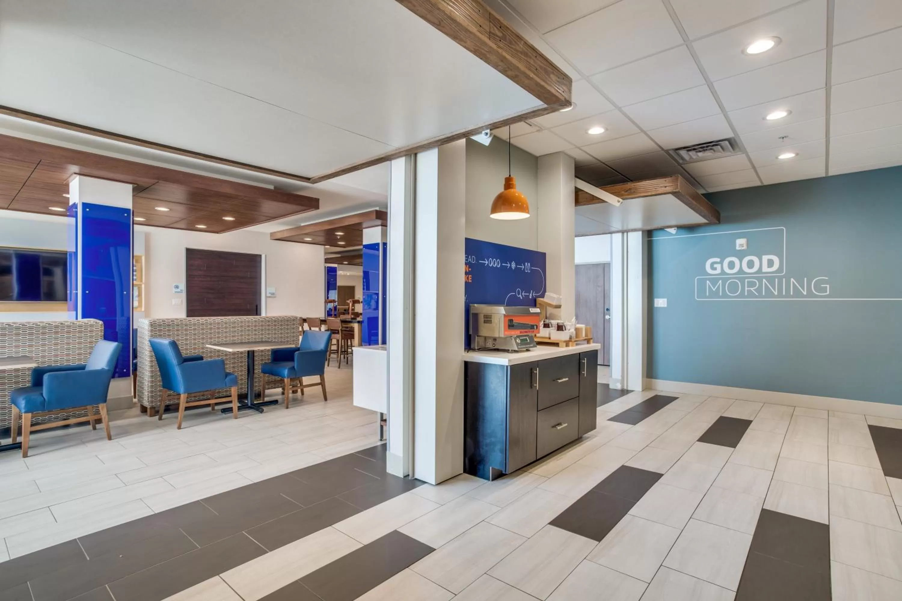Breakfast in Holiday Inn Express & Suites - Denton South by IHG