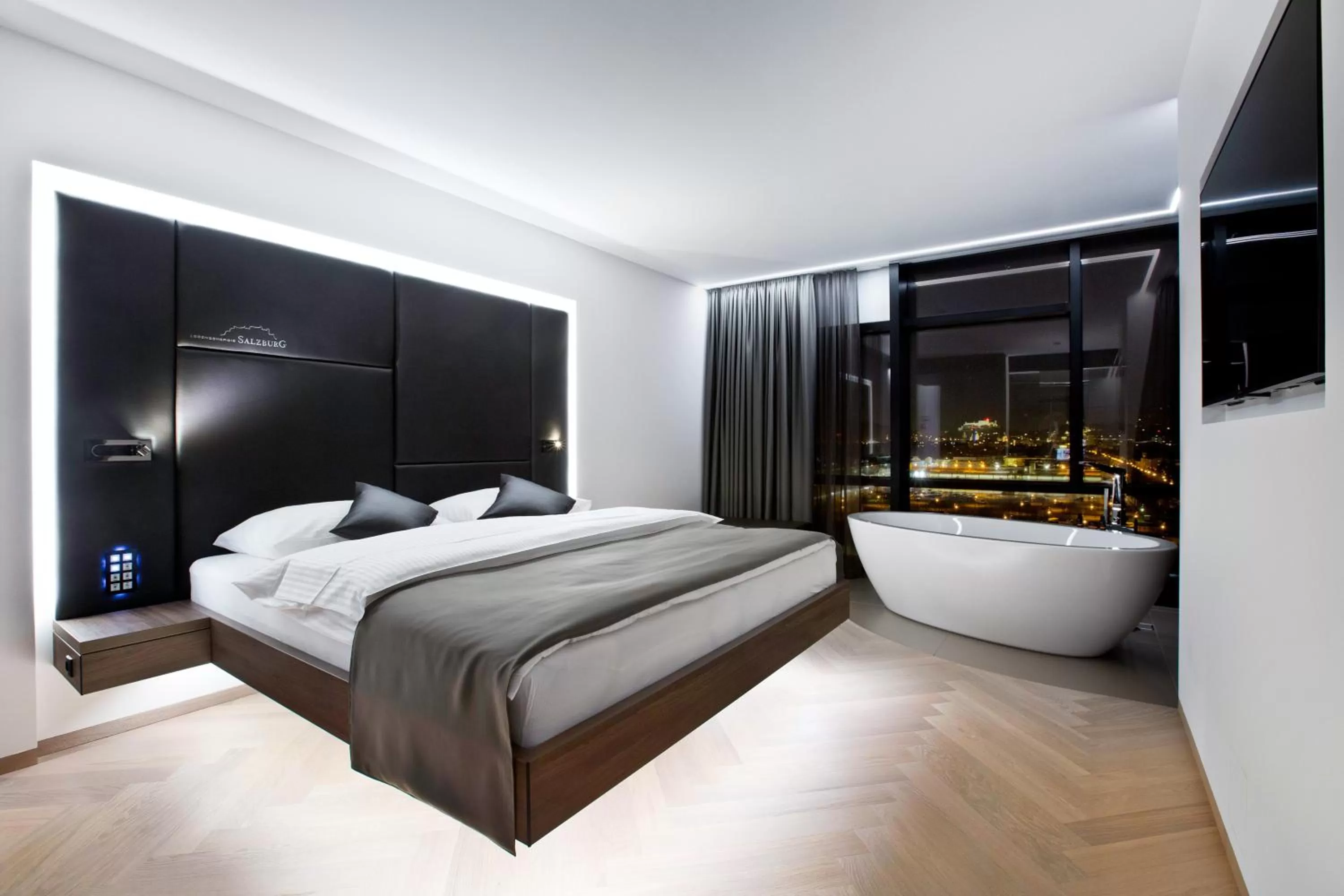 Bed in COOL MAMA Hotel Salzburg