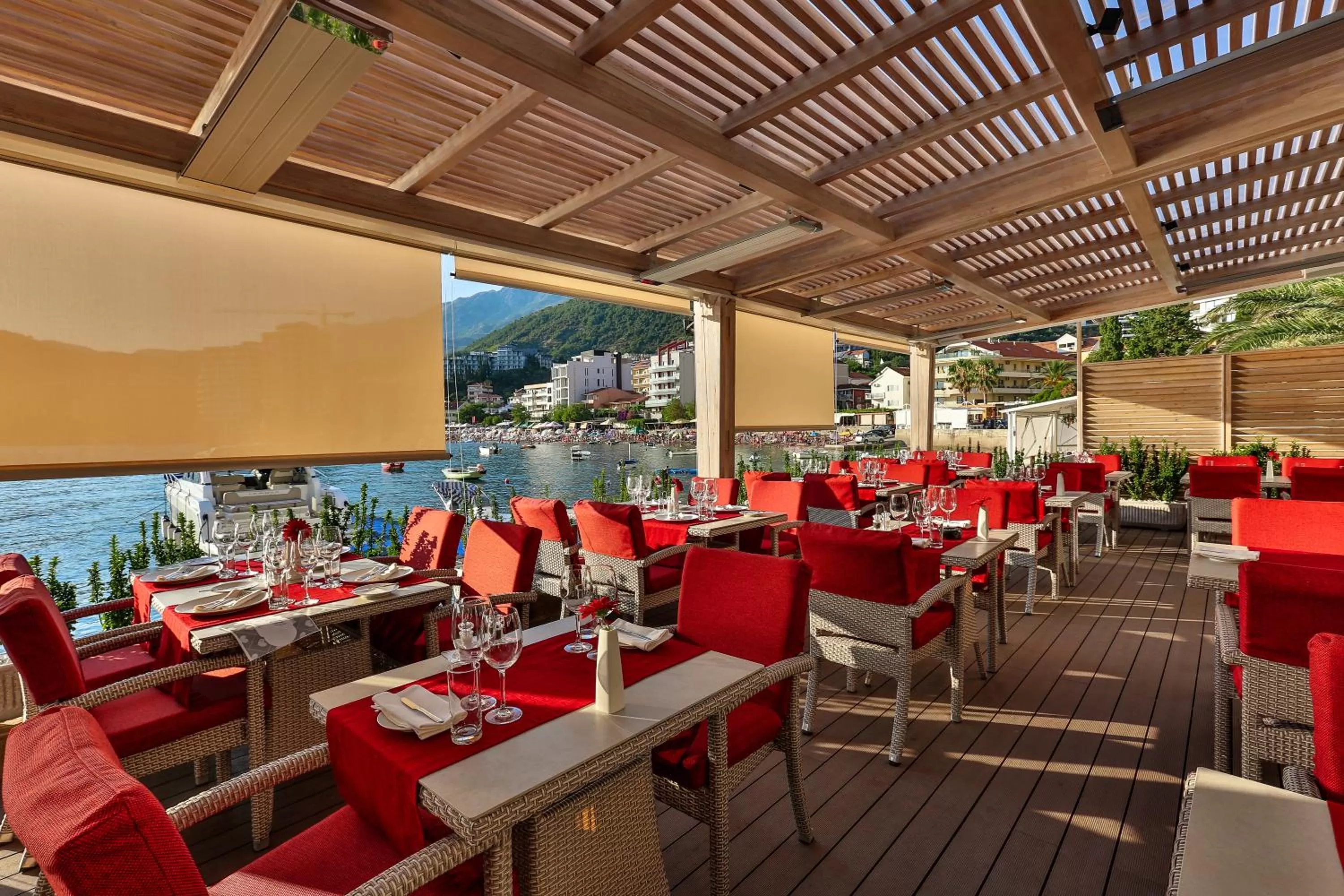 Restaurant/places to eat in Hotel Zeta