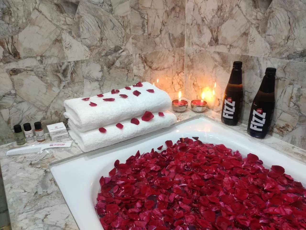 HOTEL CENTRAL SQUARE "A Couple Friendly Hotel"