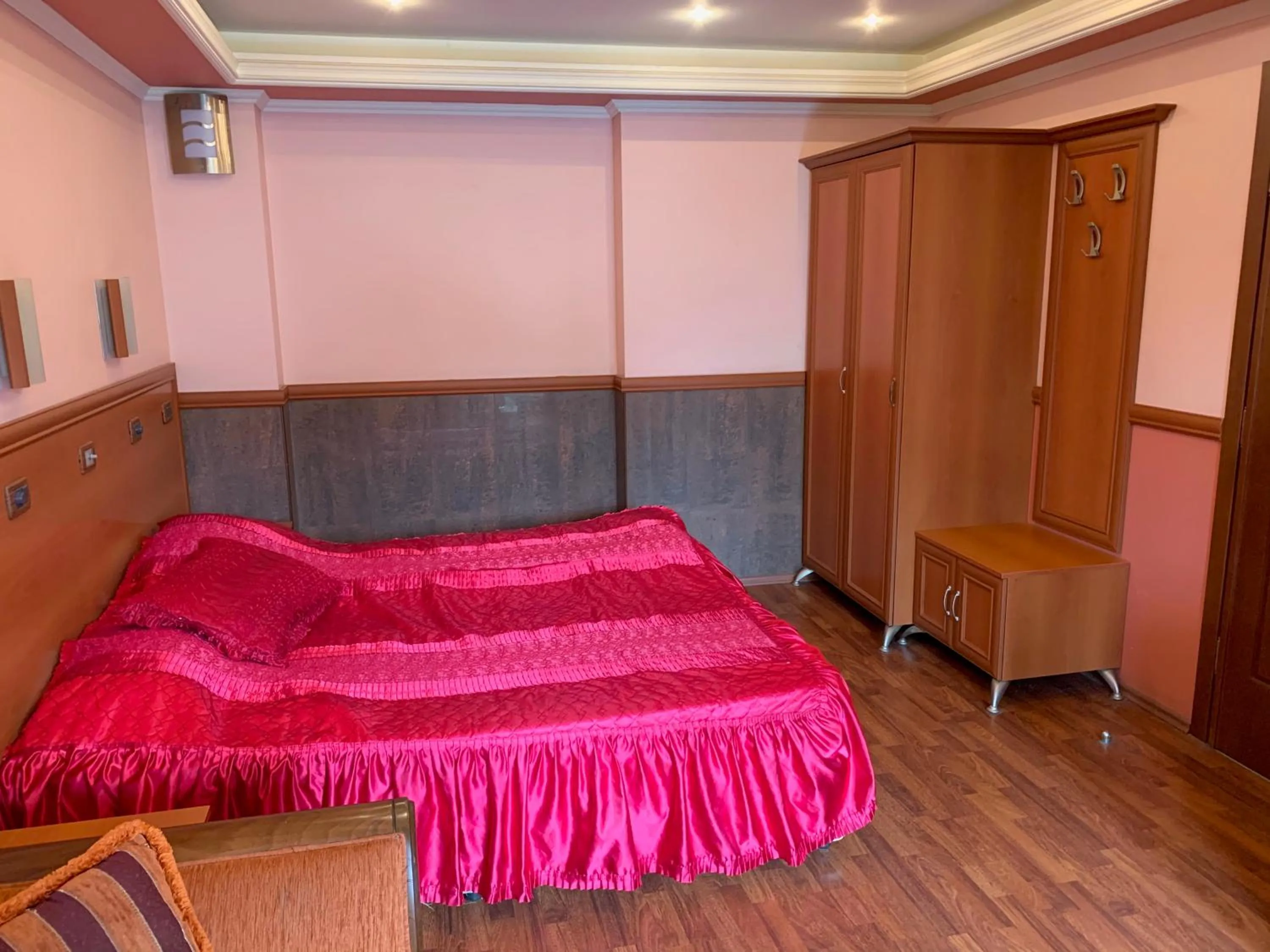 Bedroom, Bed in California Hotel