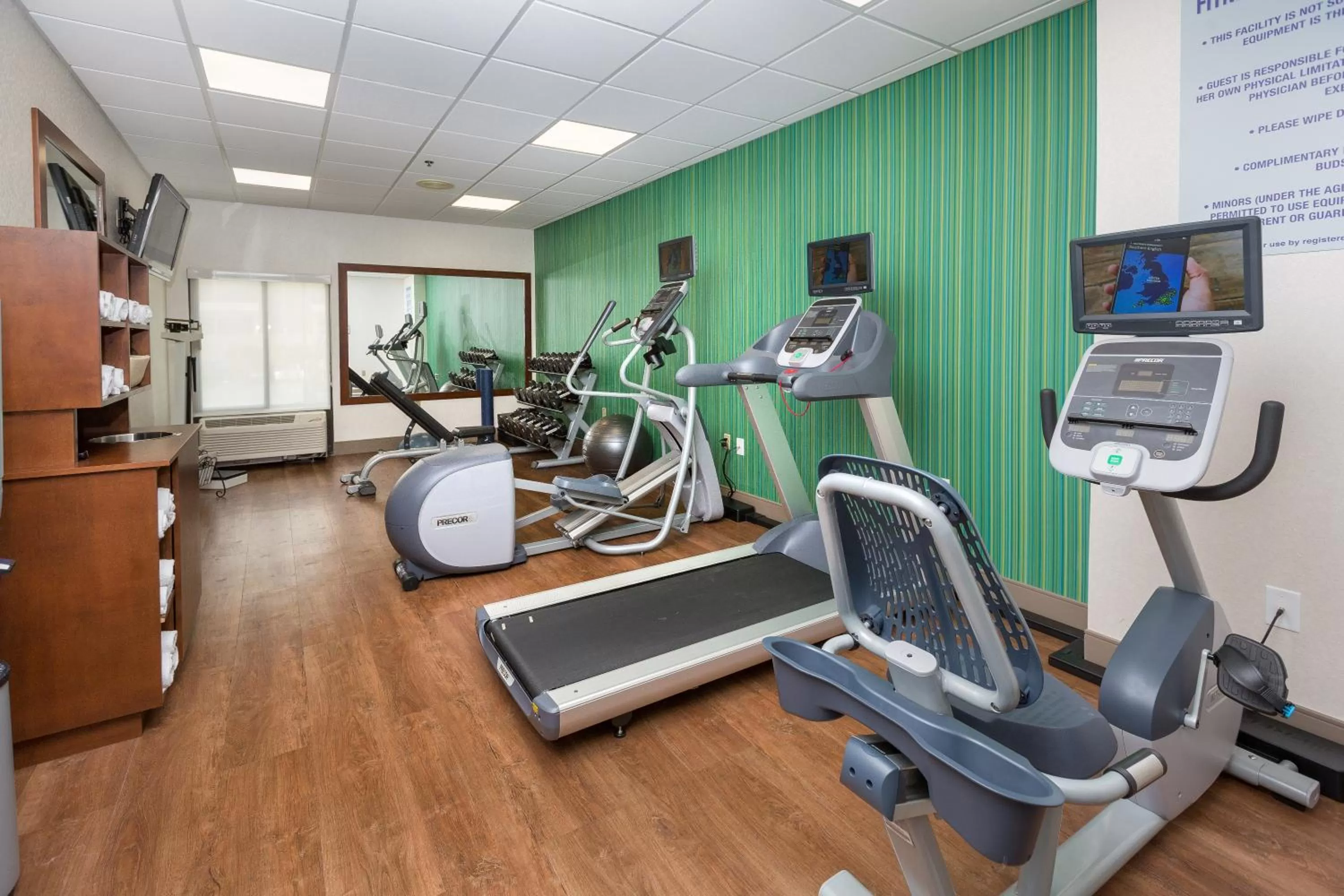 Fitness centre/facilities in Holiday Inn Express Hotel & Suites Jacksonville-South by IHG