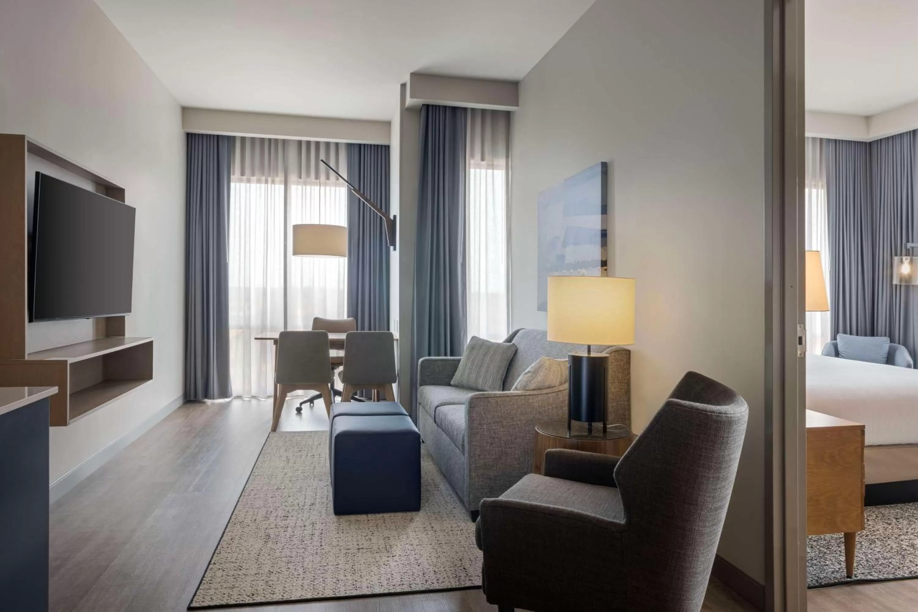 Living room, Bed in Embassy Suites By Hilton Bowling Green