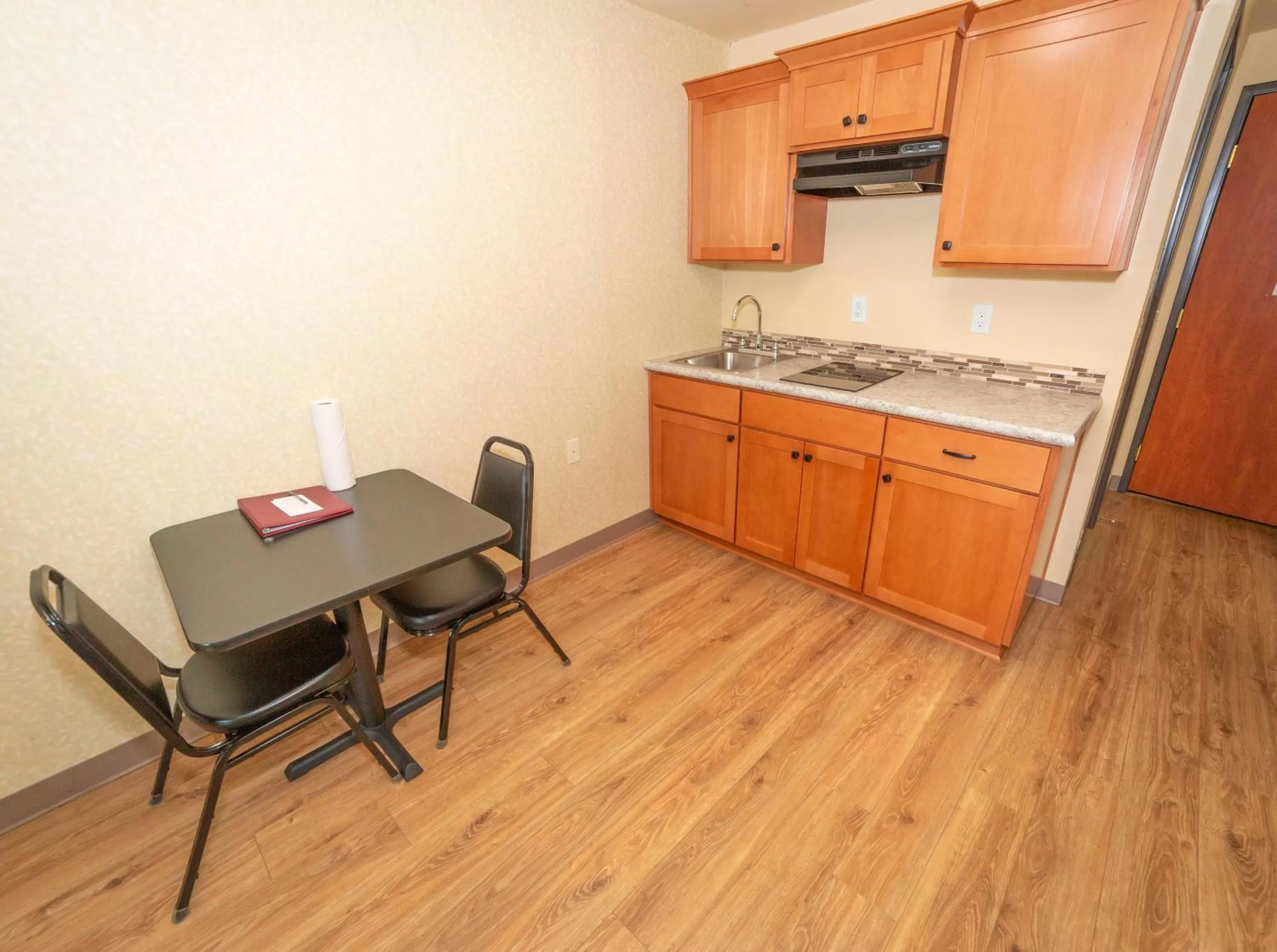 Kitchen or kitchenette in Clatskanie River Inn