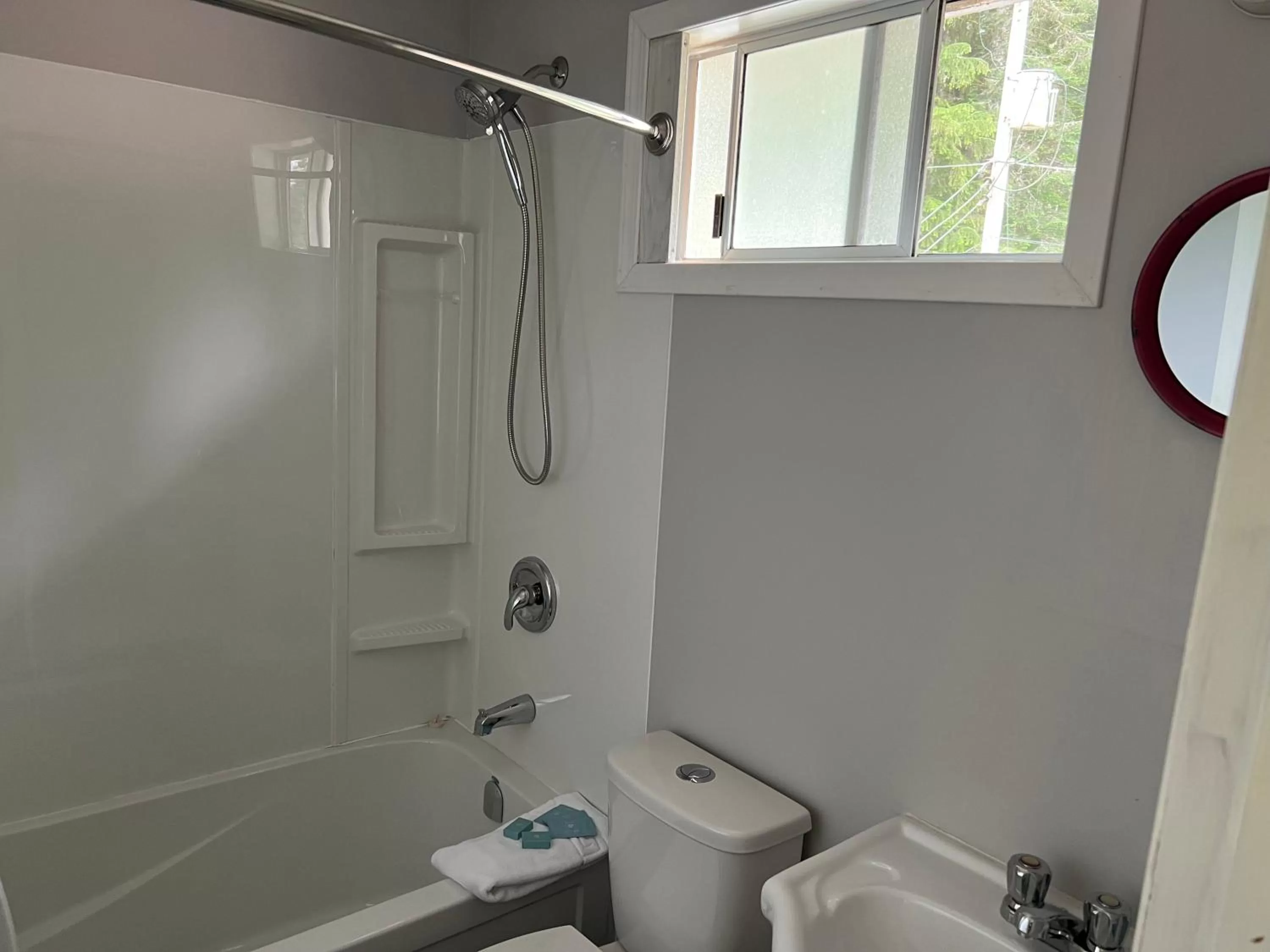 Pioneer Inn by the River