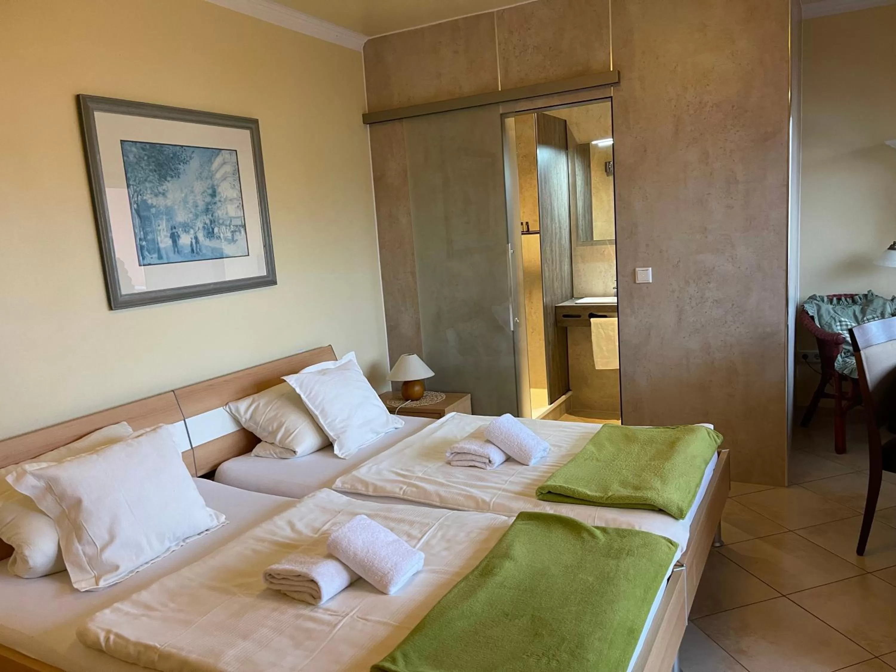 One-Bedroom Apartment with Balcony - single occupancy in Hotel Gambrinus Arnsberg