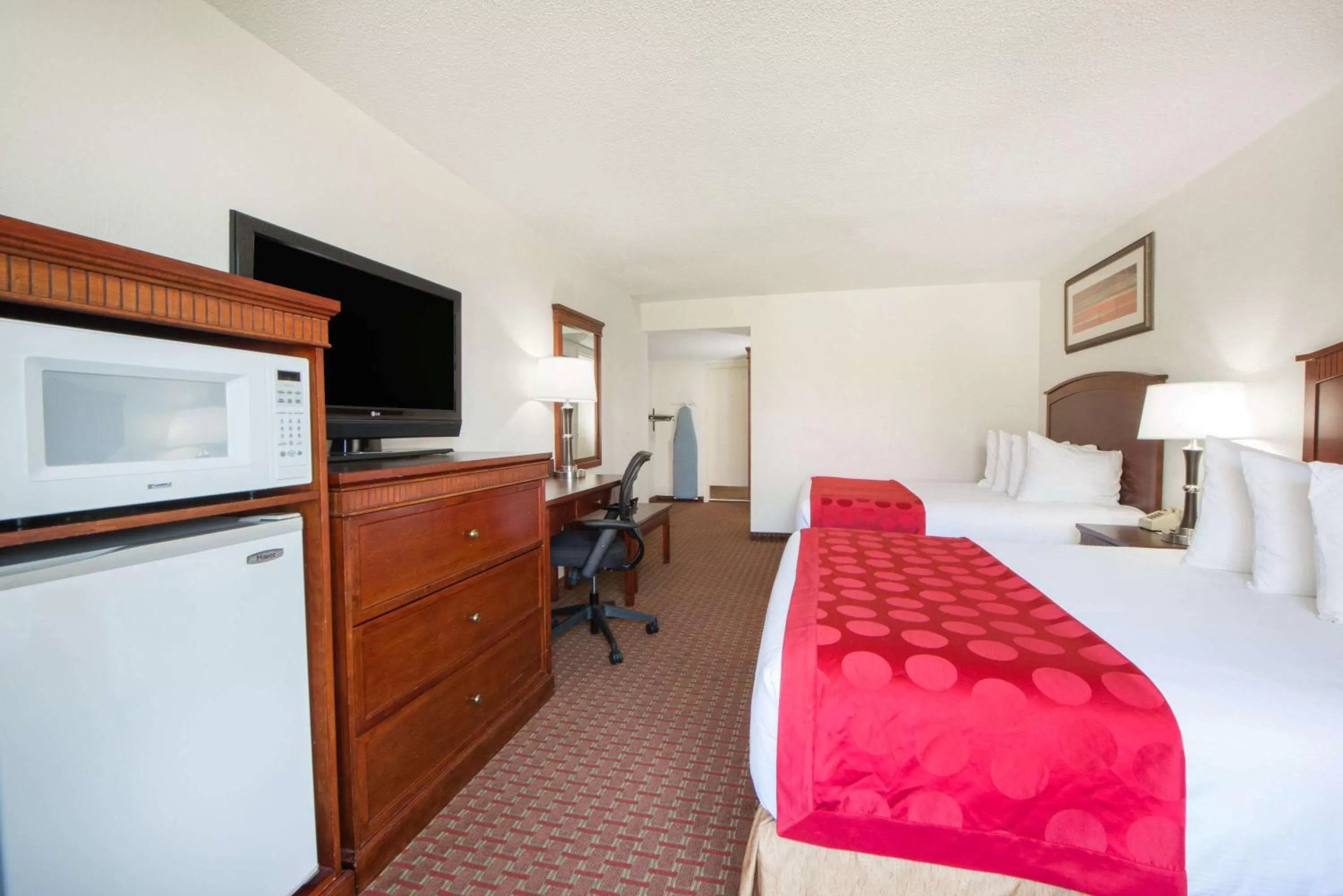Photo of the whole room, Bed in Ramada by Wyndham Enid