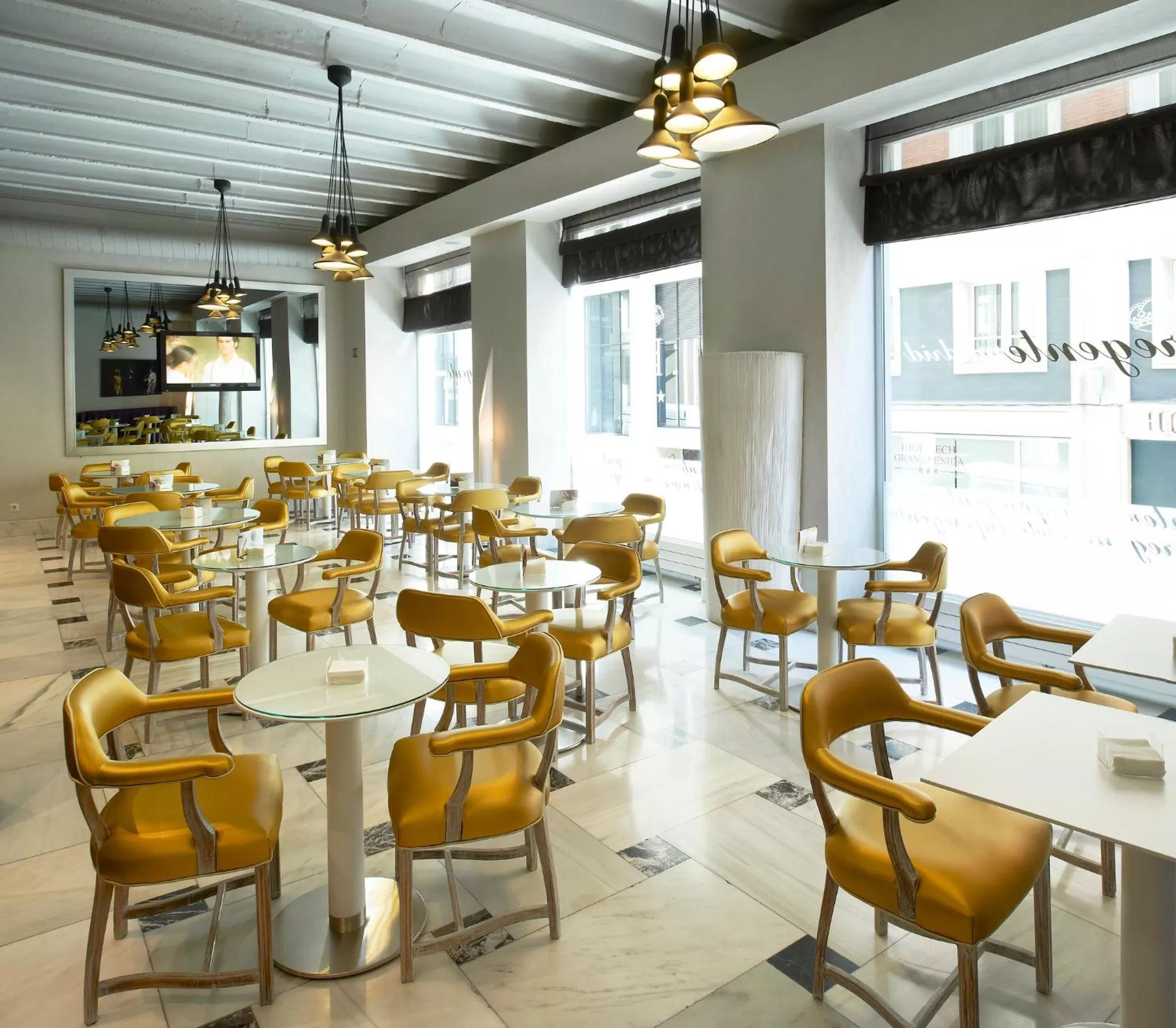 Restaurant/places to eat in Regente Hotel