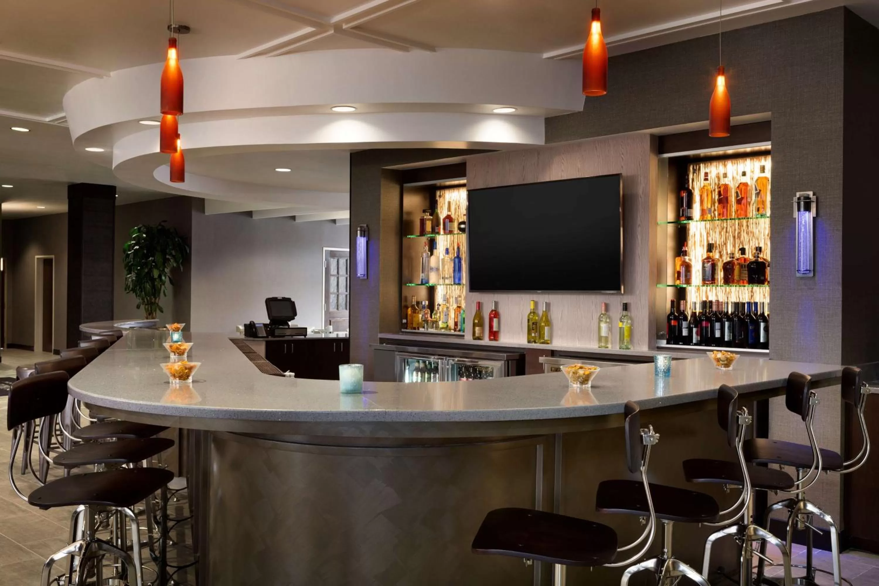 Lounge or bar in DoubleTree by Hilton Hotel Oklahoma City Airport