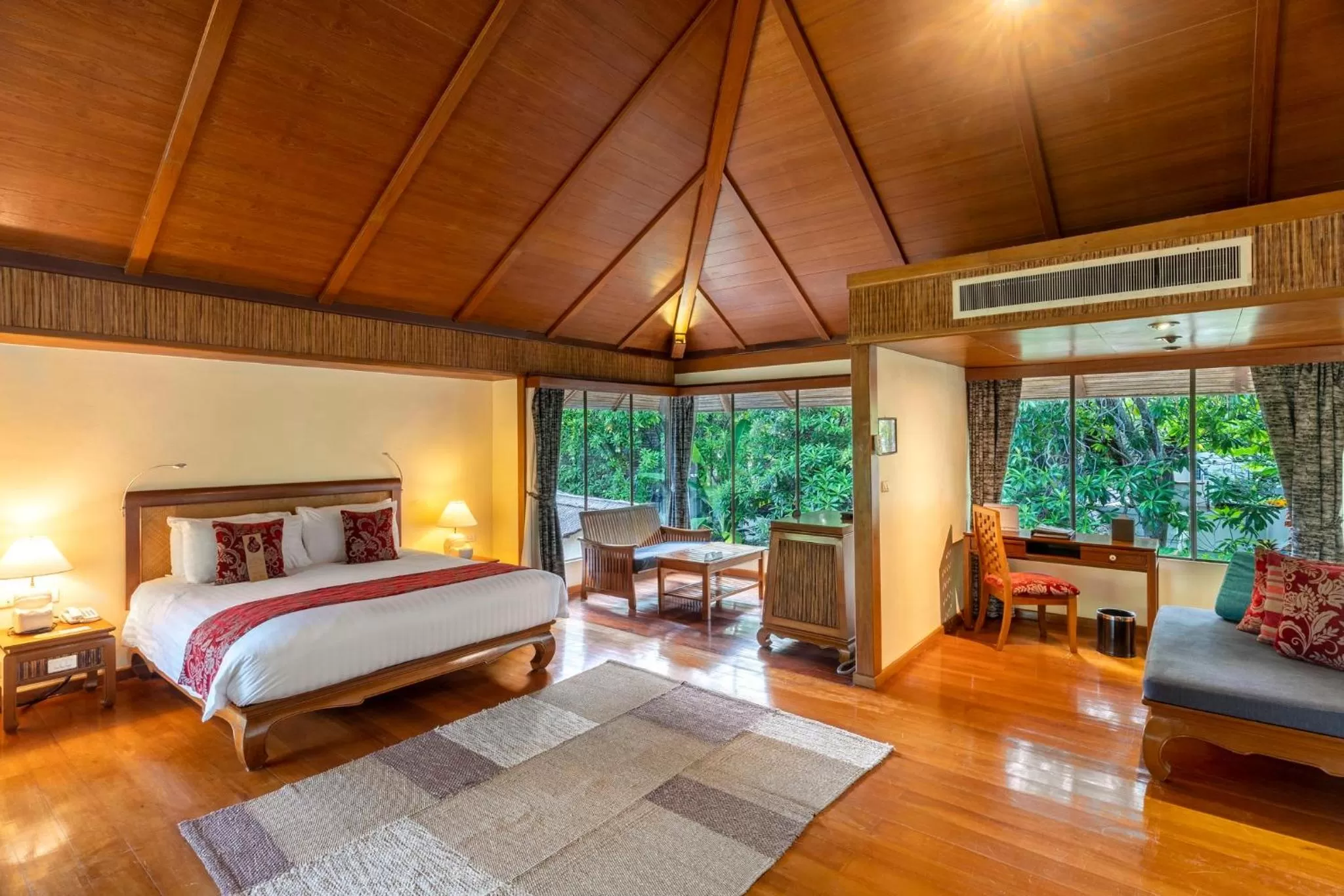 Photo of the whole room, Bed in Centara Koh Chang Tropicana Resort