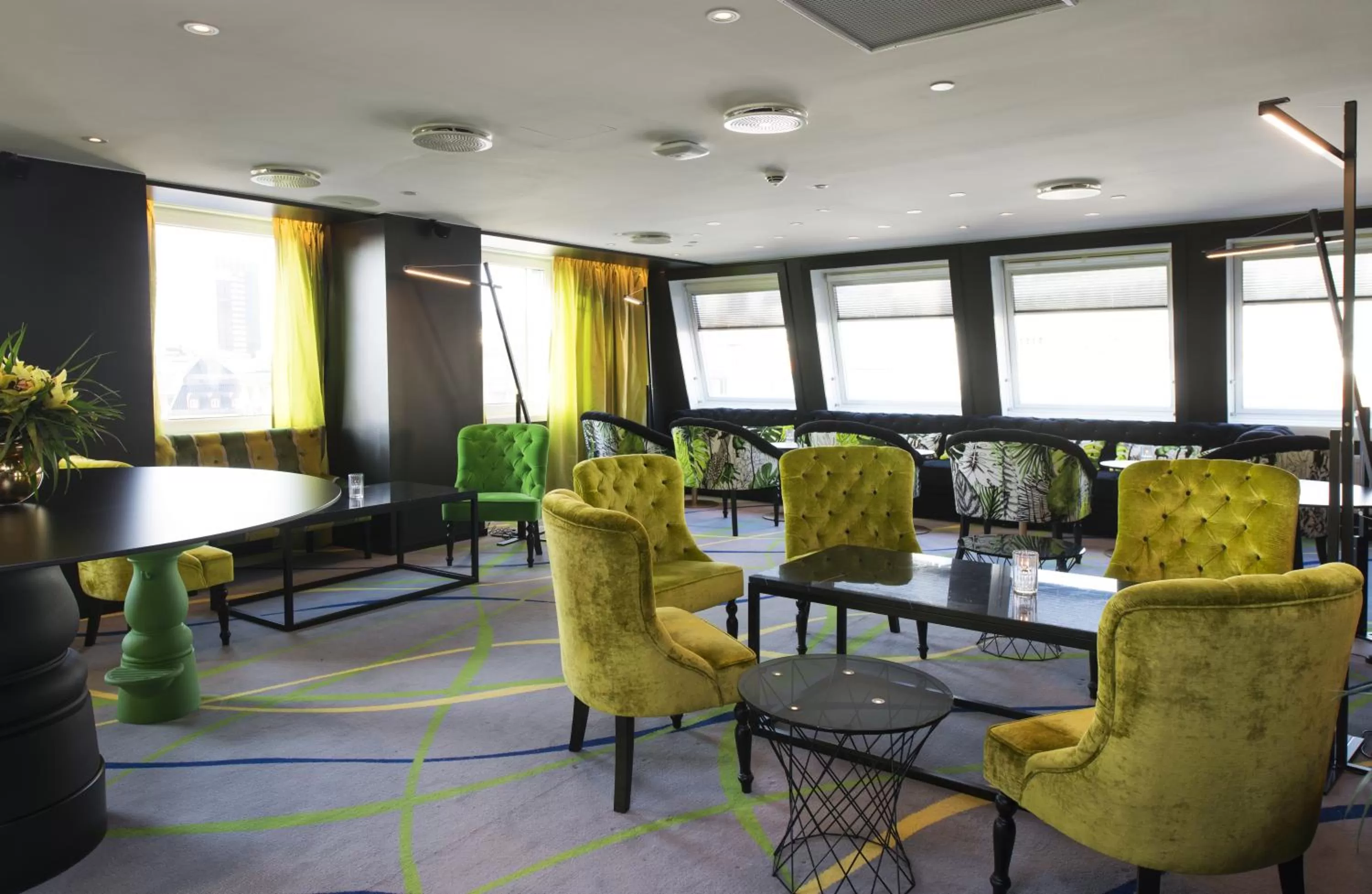 Communal lounge/ TV room in Thon Hotel Rosenkrantz Oslo