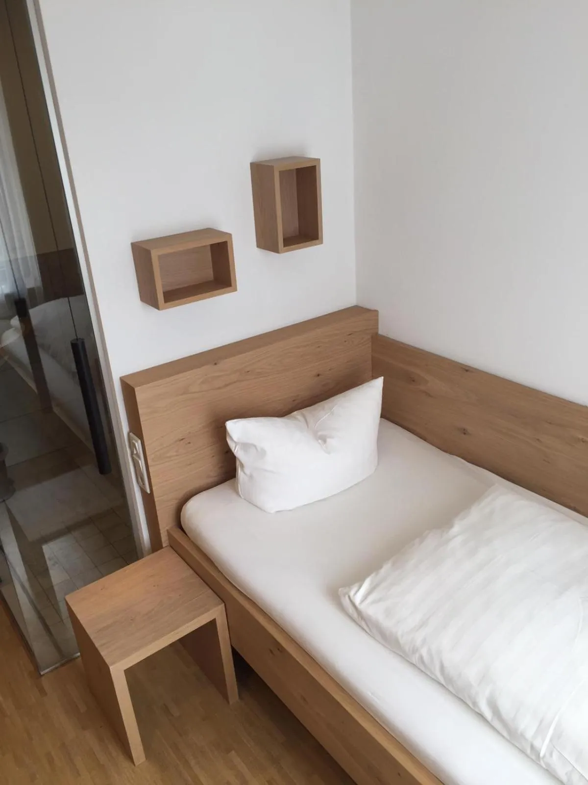 Decorative detail, Bed in Hotel Zur Schönen Aussicht