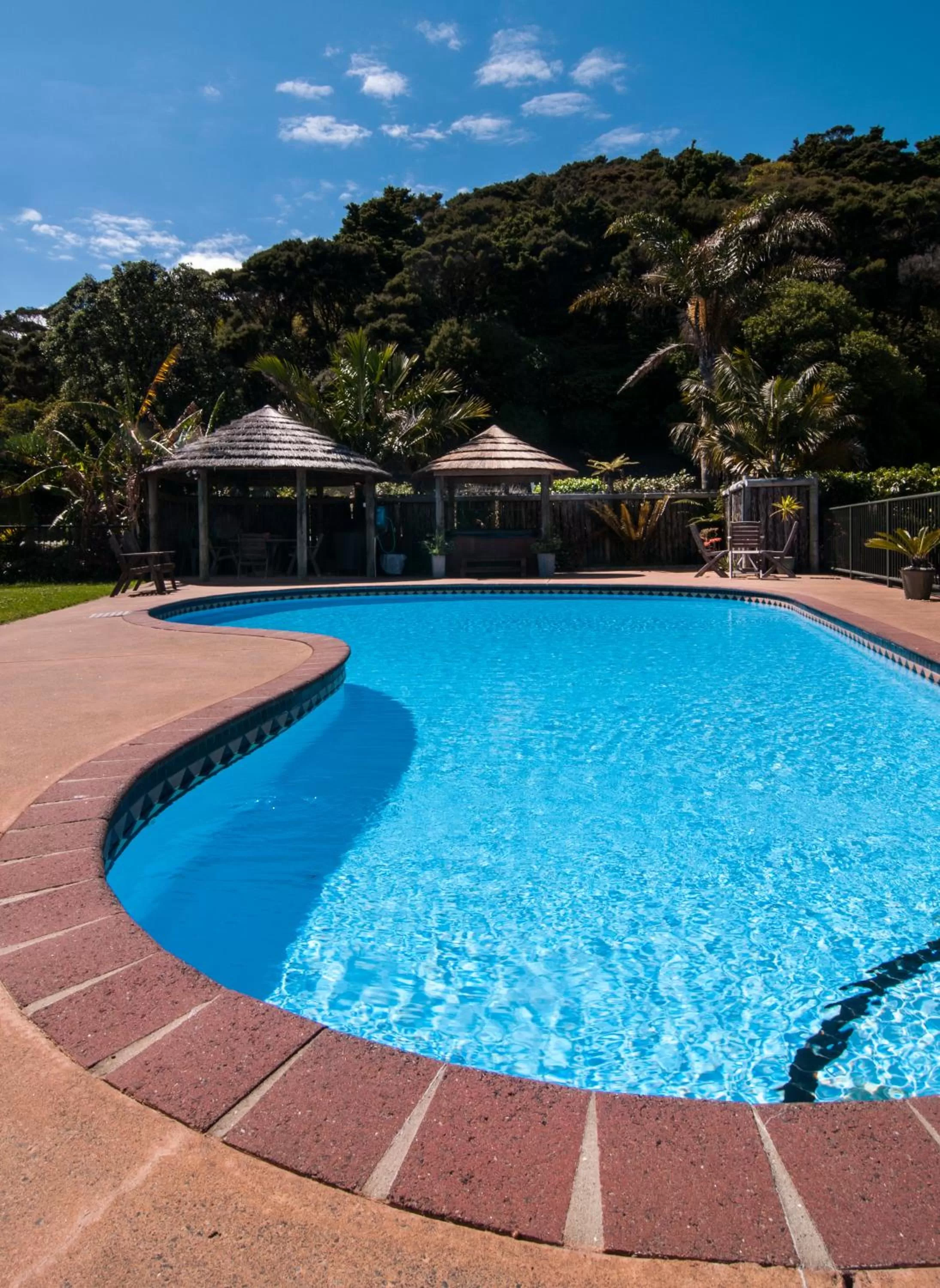 Swimming pool in Anchorage Motel