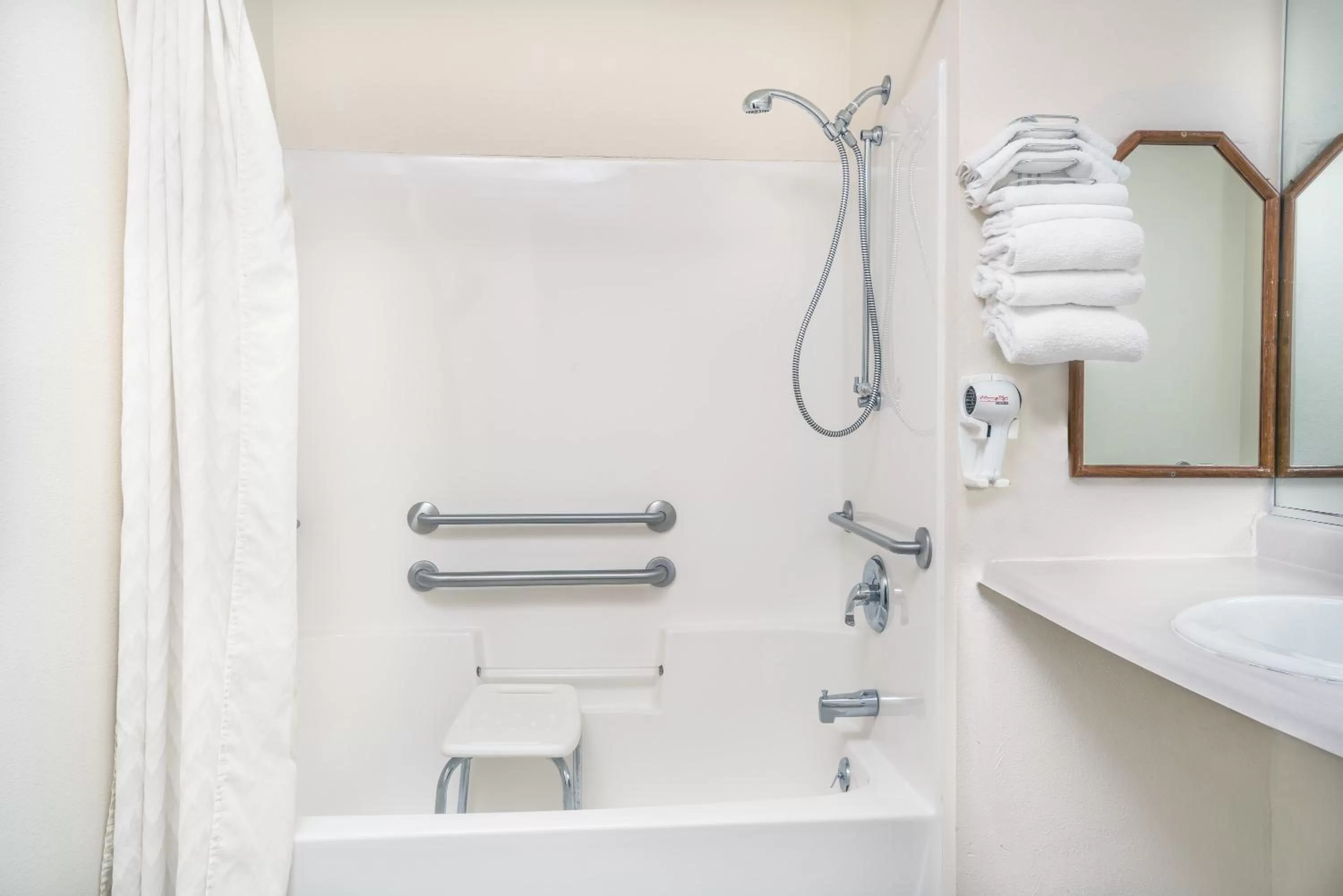 Bathroom in Super 8 by Wyndham Phillips