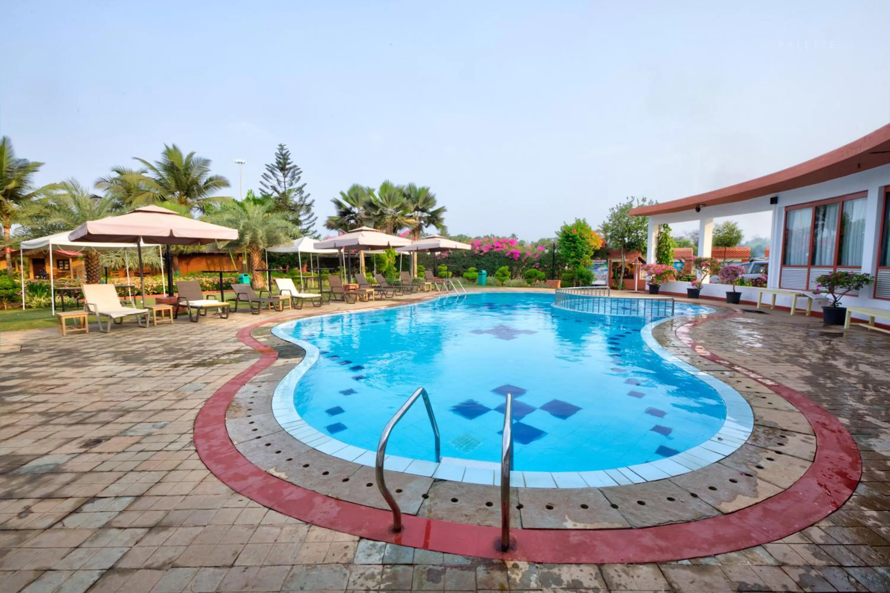 Swimming pool in Beira Mar Beach Resort