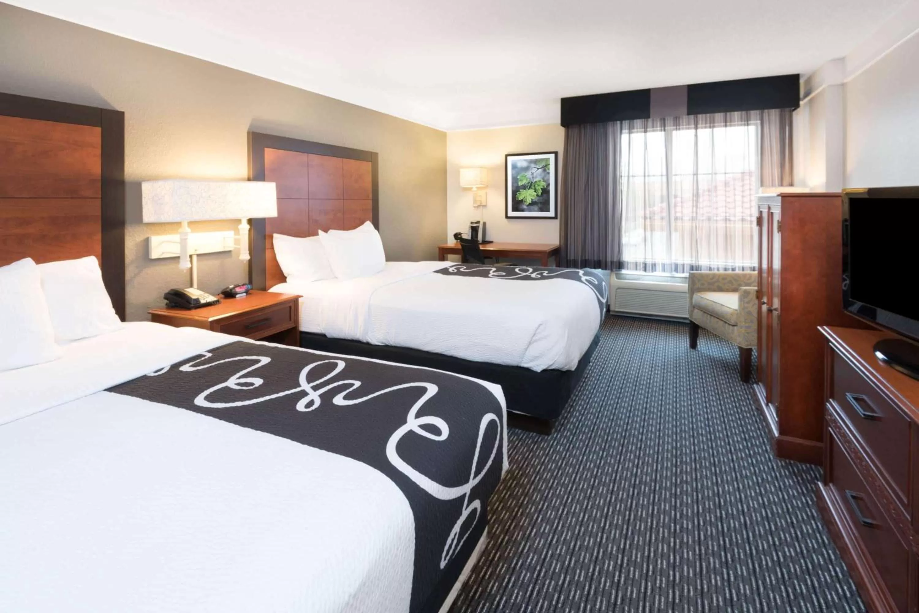 Photo of the whole room, Bed in La Quinta Inn & Suites by Wyndham San Antonio Riverwalk