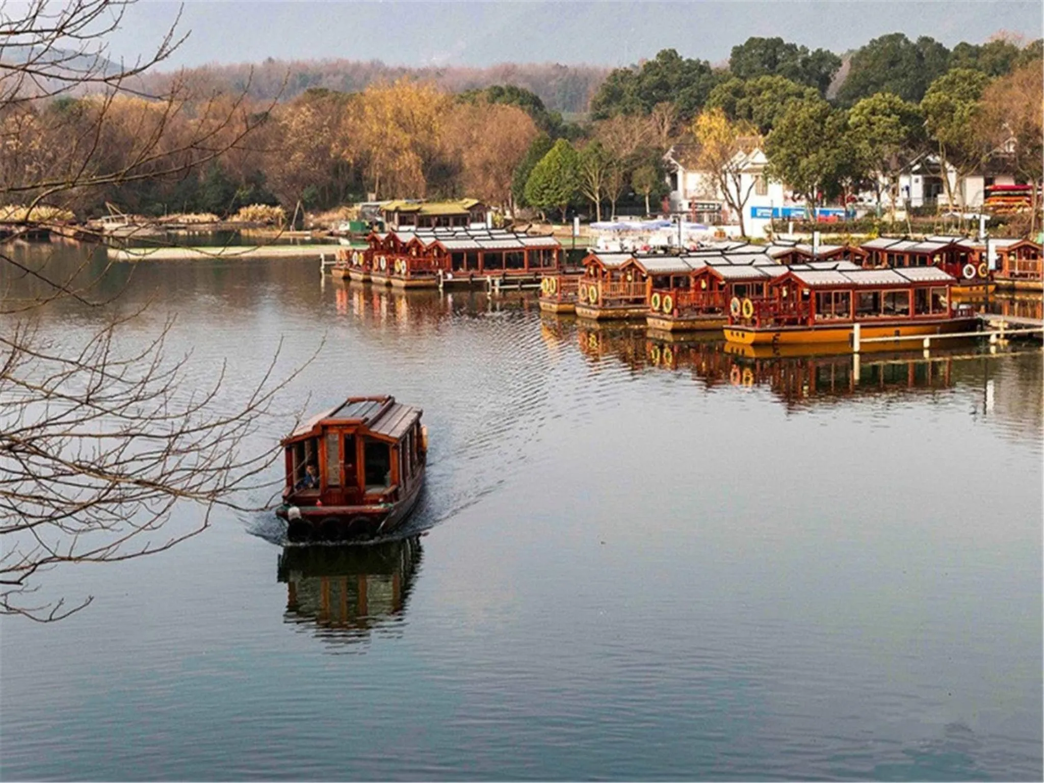 Nearby landmark in Yurong West Lake Cottage Resort Hotel Hangzhou
