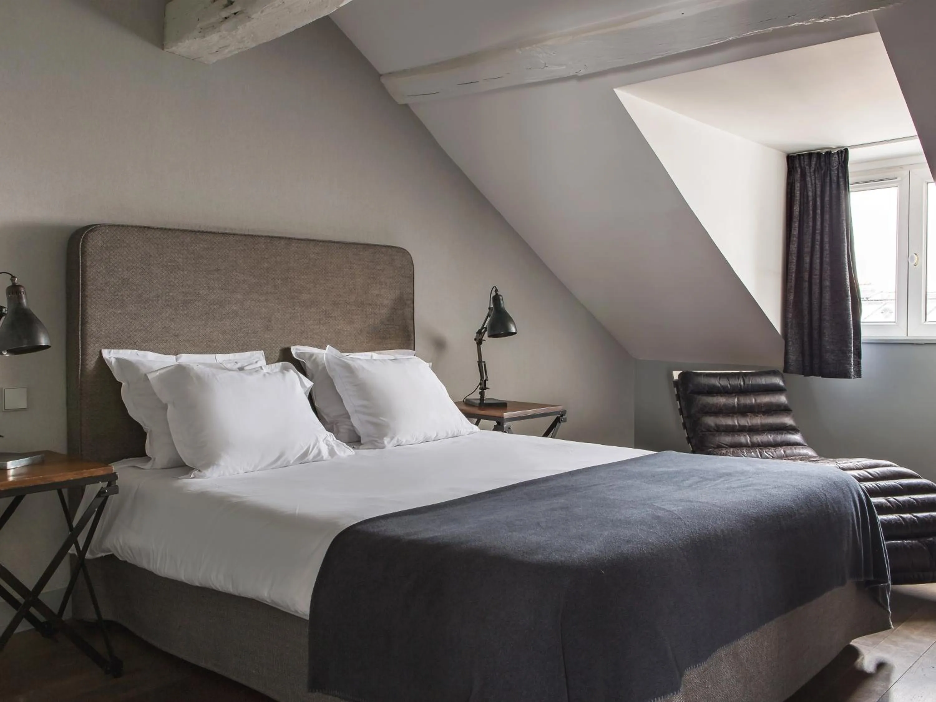 Bedroom, Bed in New Hotel Roblin