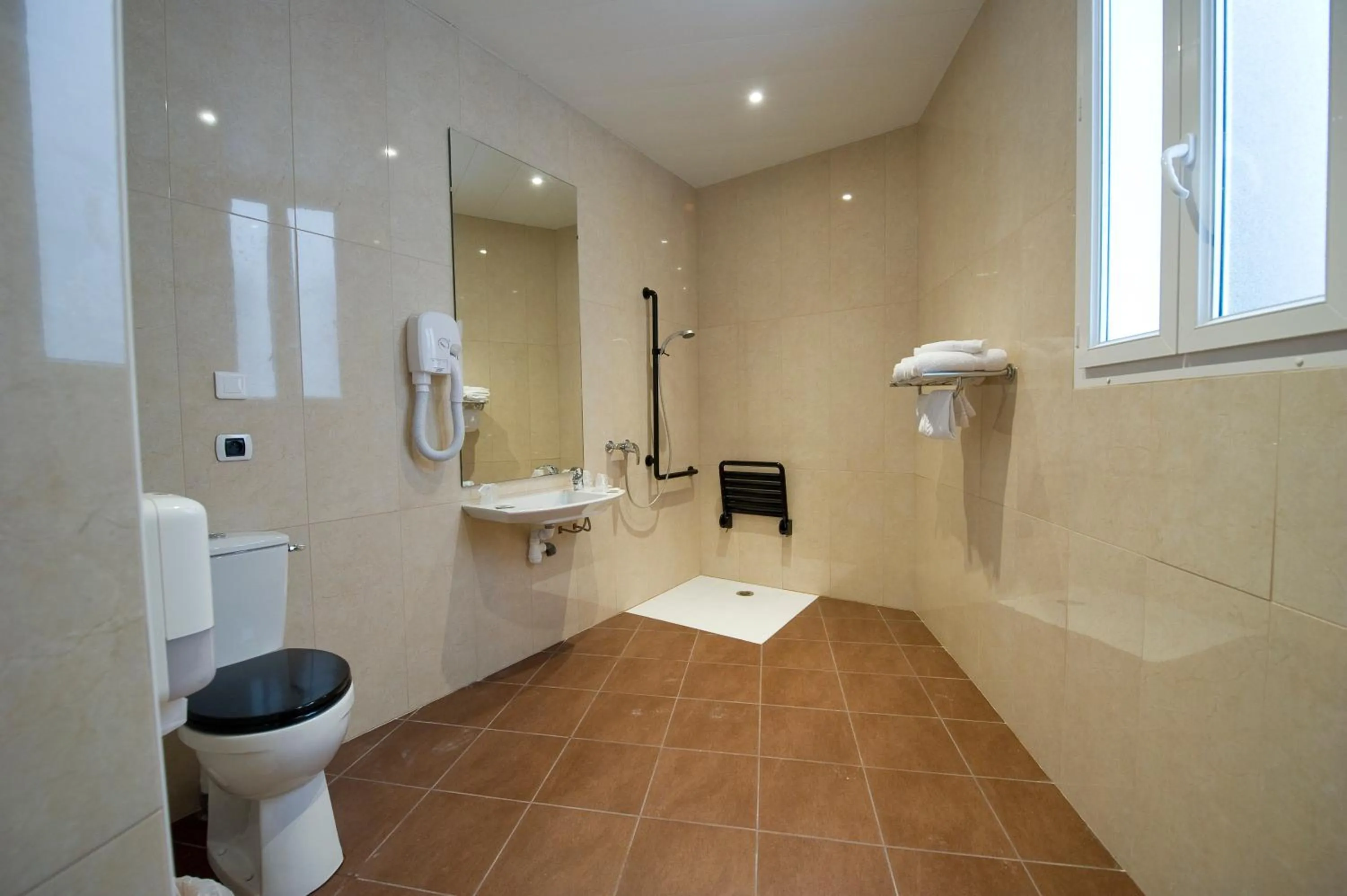 Bathroom in The Originals City, Hôtel Astoria Vatican, Lourdes