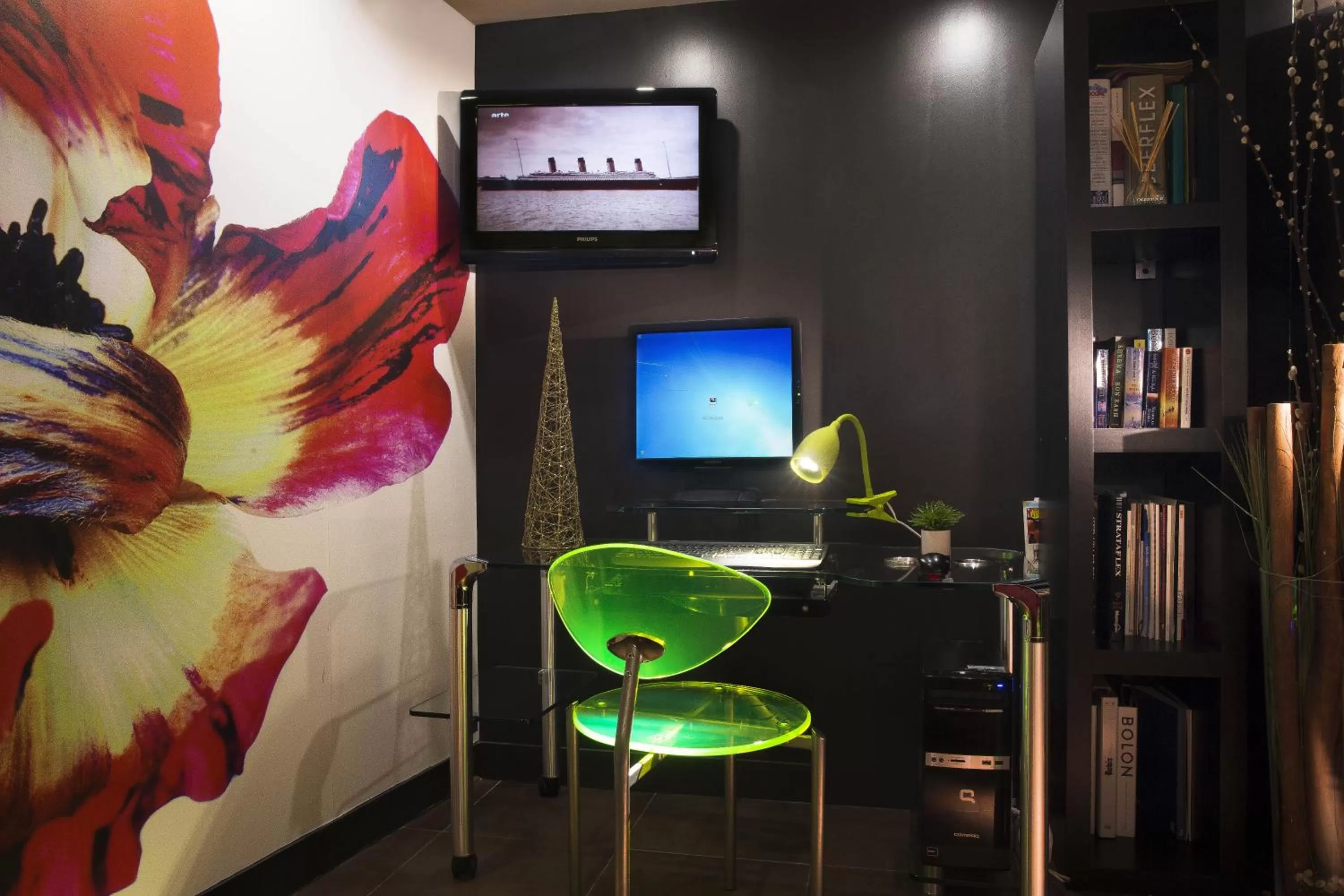 Communal lounge/ TV room in Hôtel Le Fabe