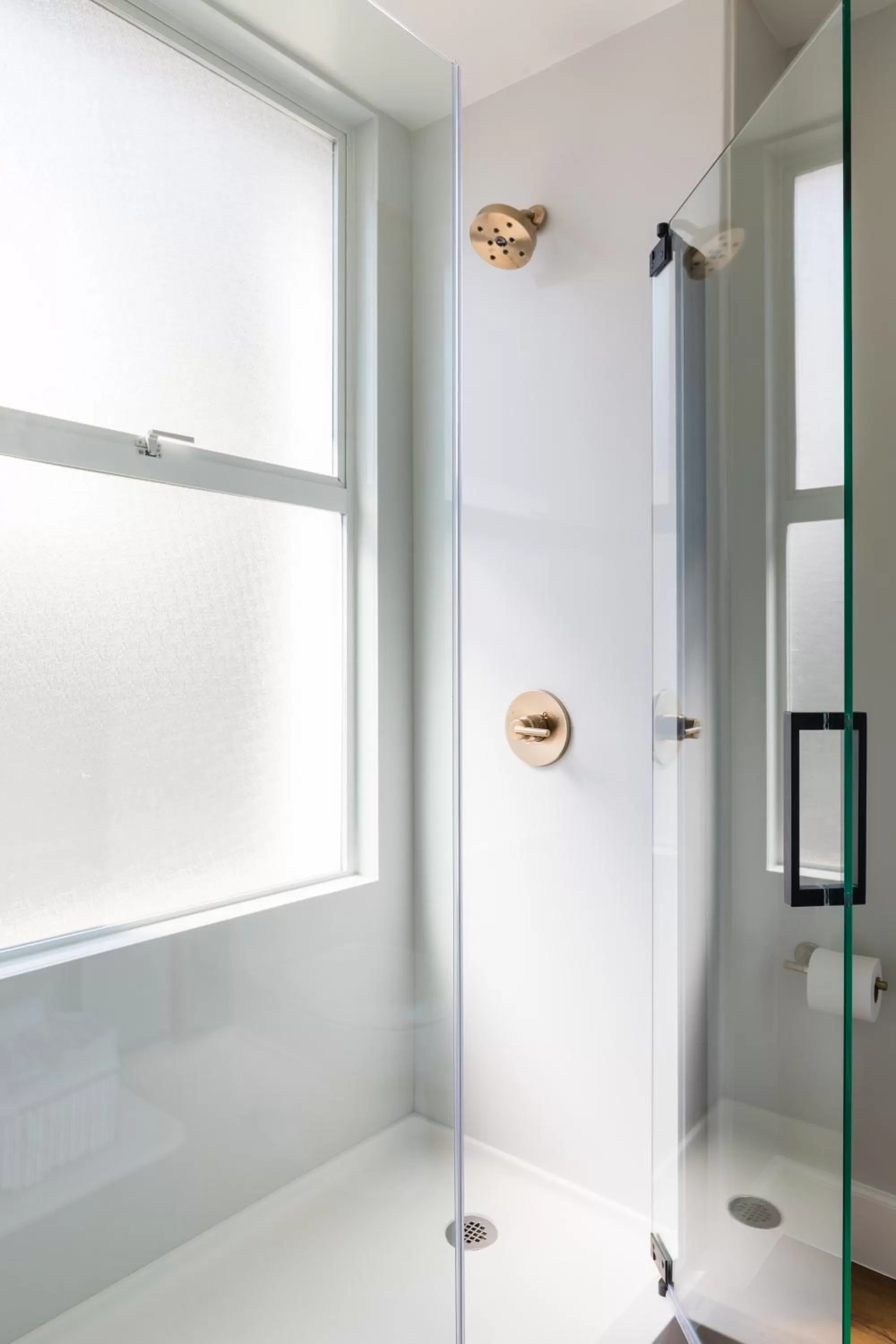 Bathroom in Hotel Stratford San Francisco - Handwritten Collection