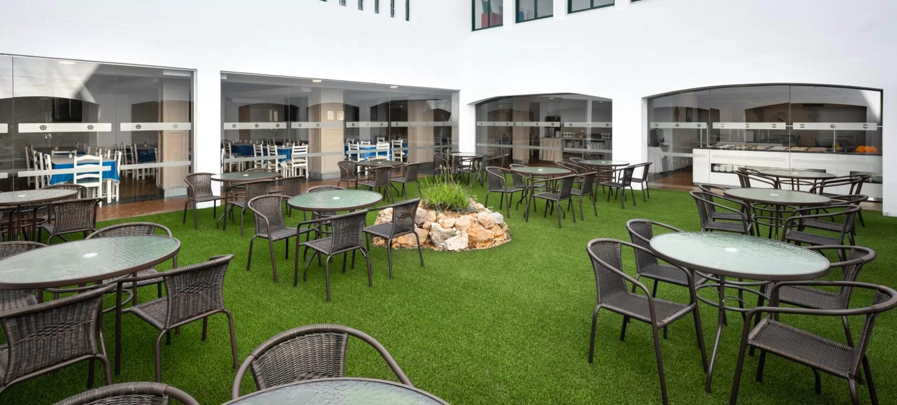 Patio in Hotel Navegadores