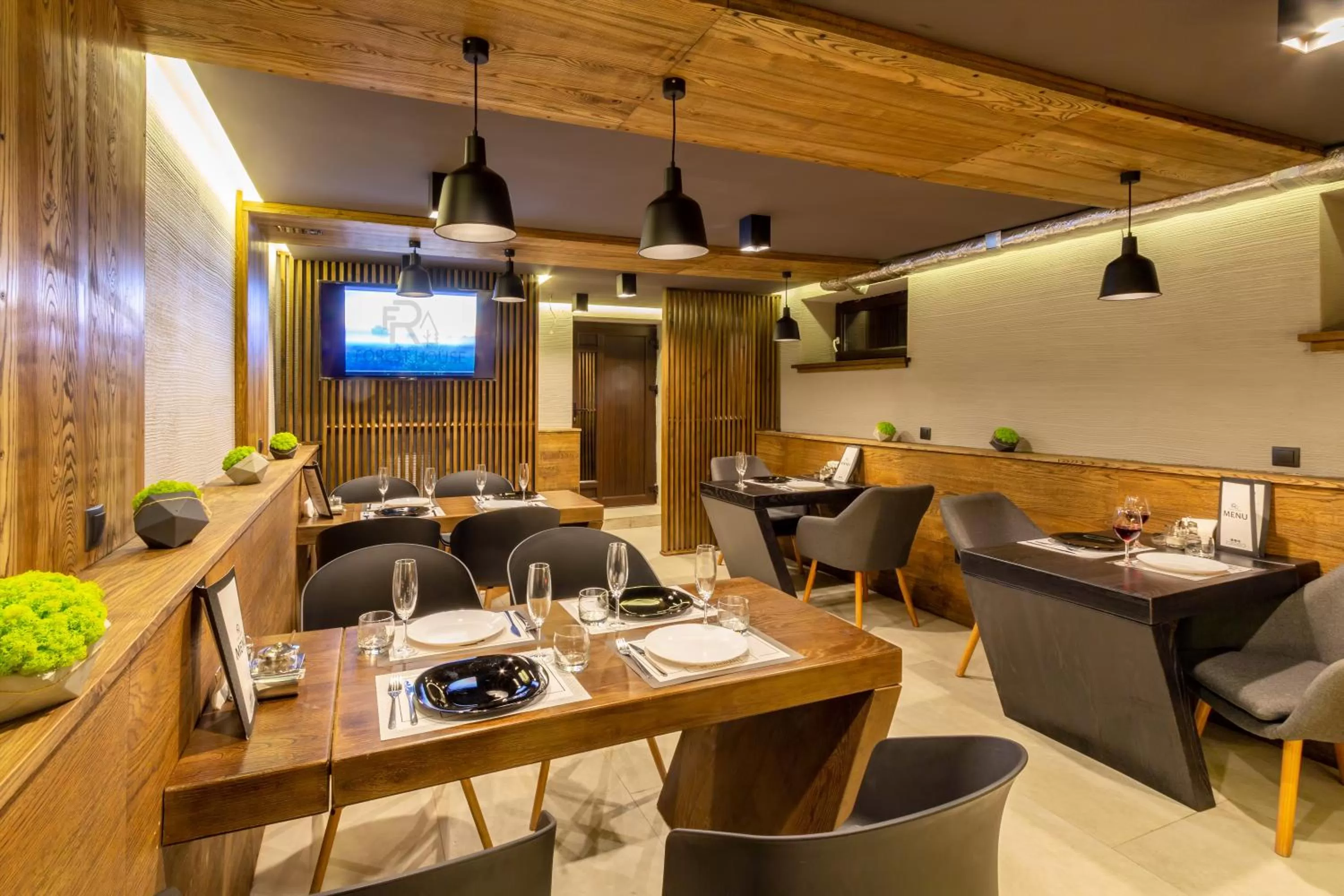 Restaurant/places to eat in FoRest