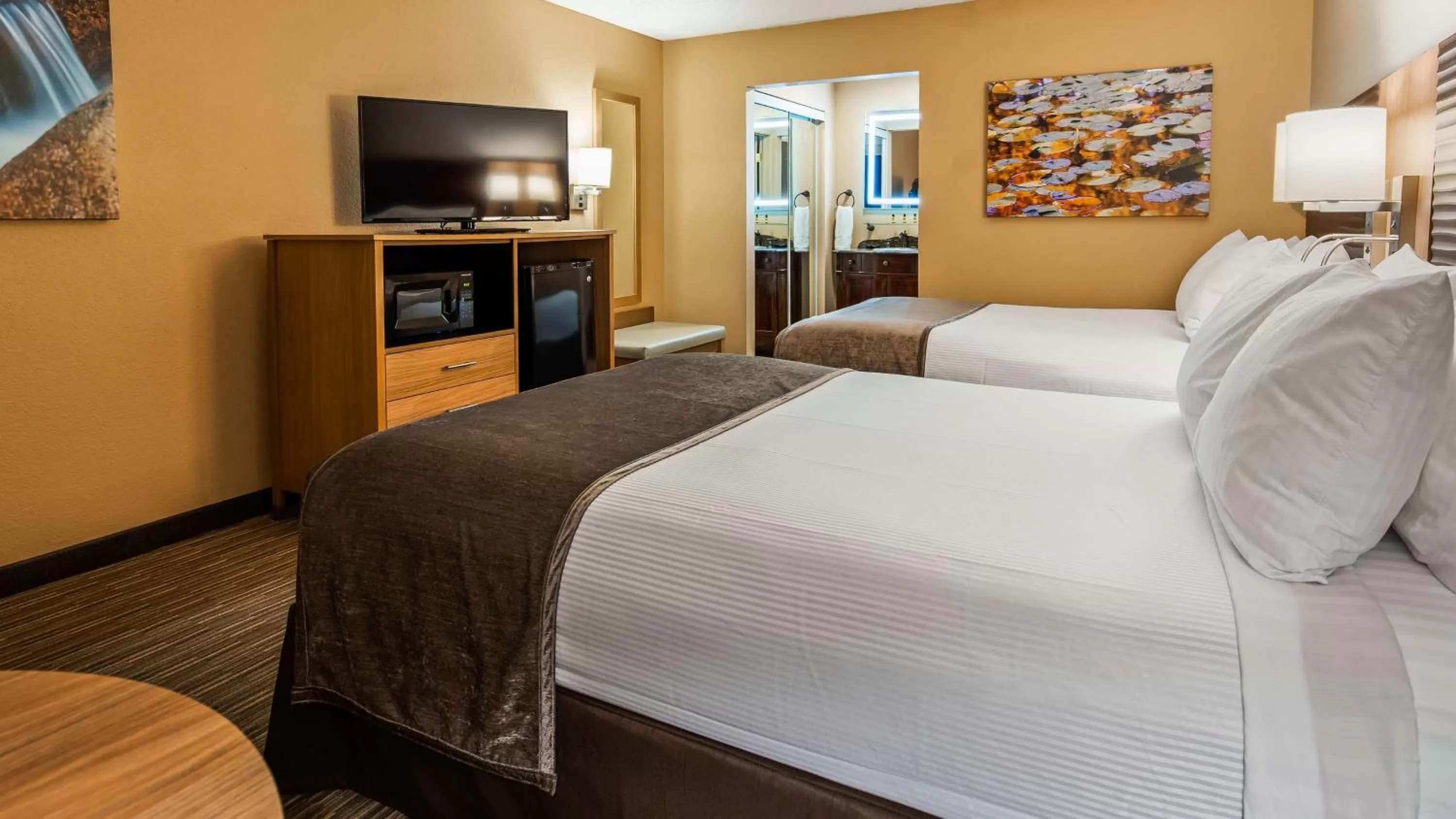 Double Room with Two Double Beds and Roll-In Shower in Best Western Plus Landing View Inn & Suites