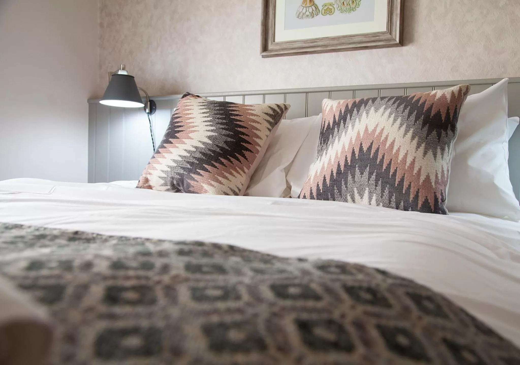 Bedroom, Bed in The Kings Arms Hotel