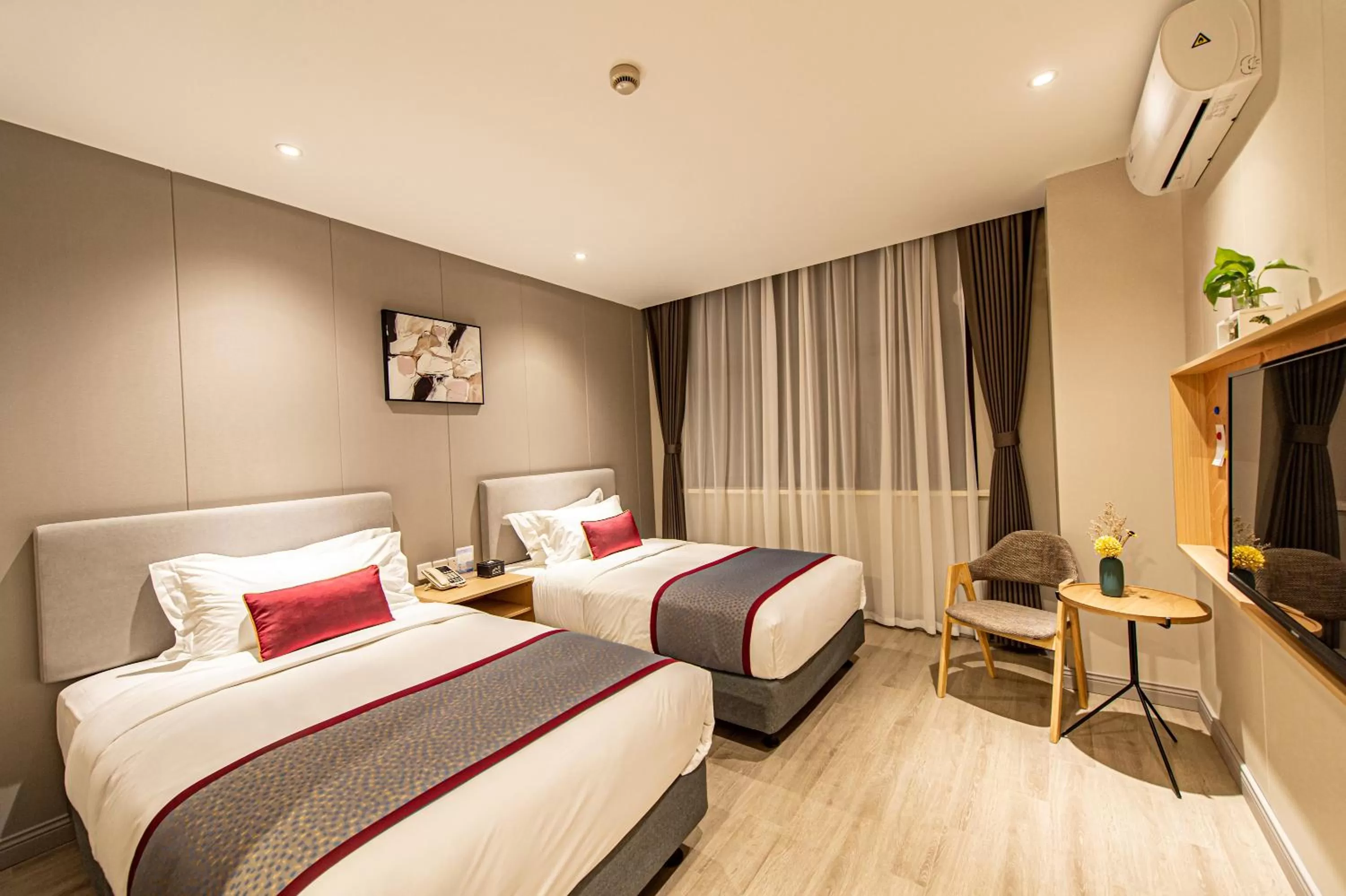 Bed in Shanghai JOYFUL YARD Hotel-Free shuttle bus to Pudong Airport and Disneyland