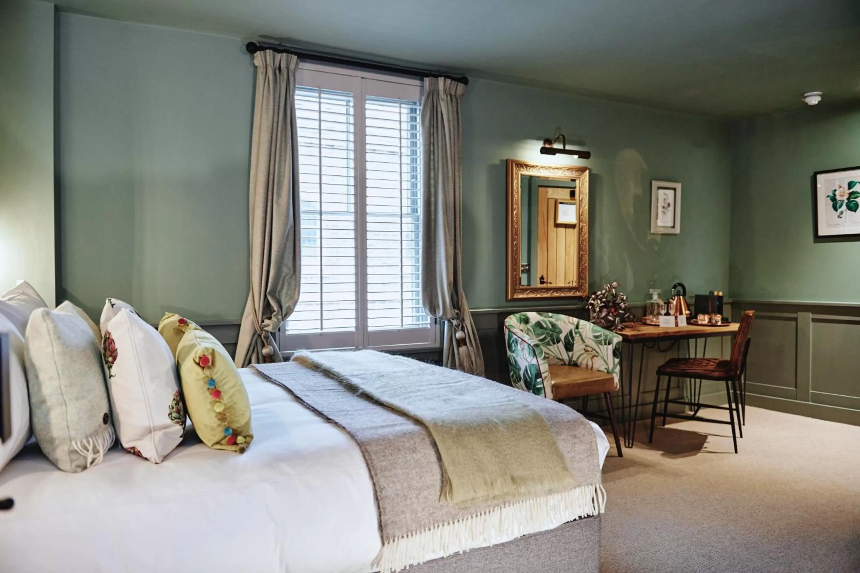 Bed in Kings Arms - Egham-Windsor