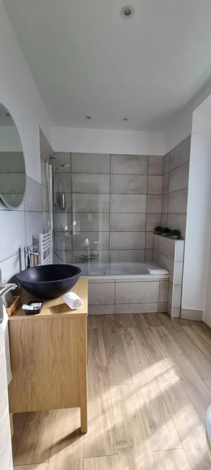 Deluxe Double Room with Balcony in Hotel La Bonne Auberge Deluxe Double Room with Balcony in Hotel La Bonne Auberge