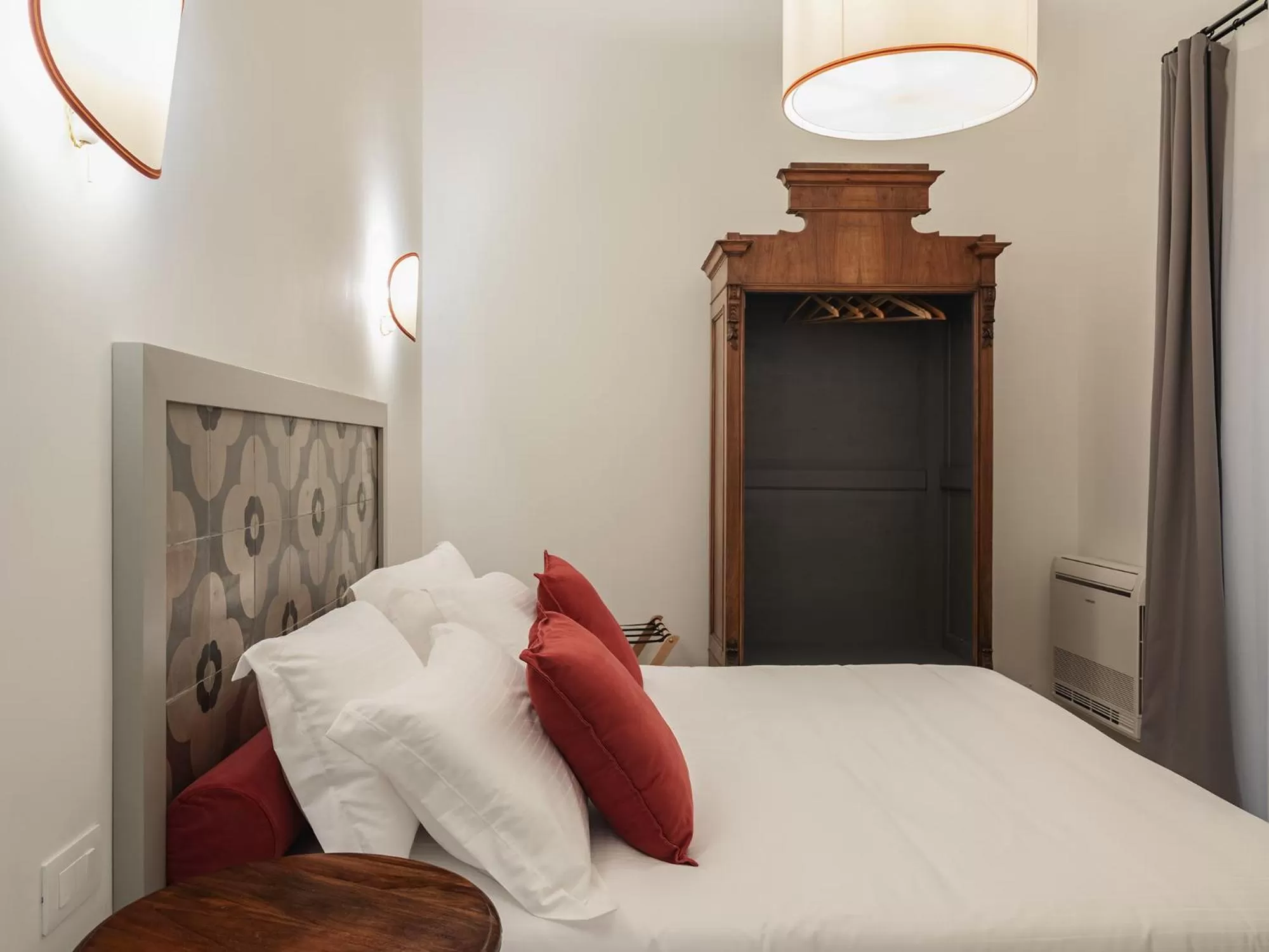 Bedroom, Bed in Living u HomeSuites