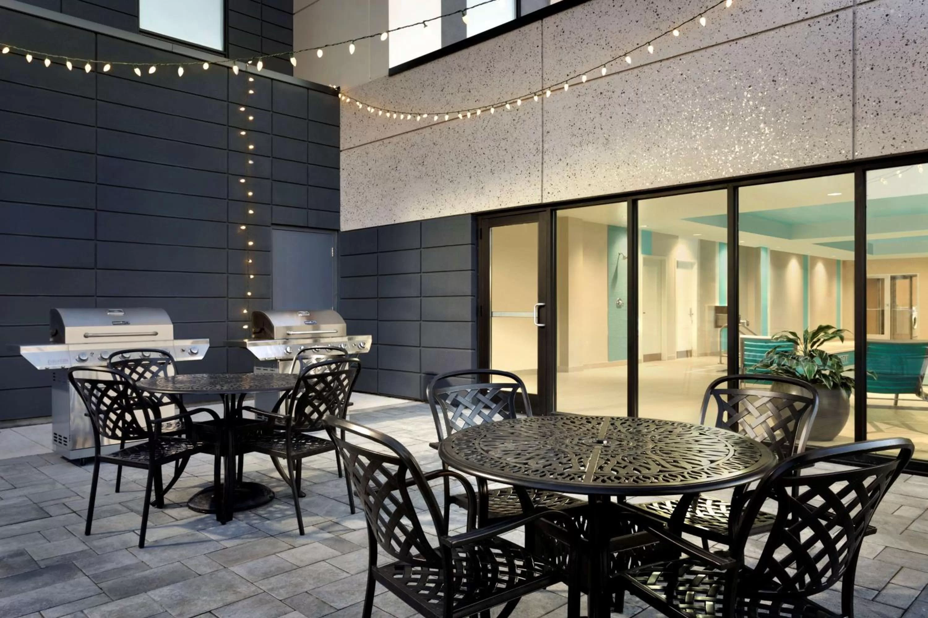 Dining area in Home2 Suites by Hilton Milton Ontario