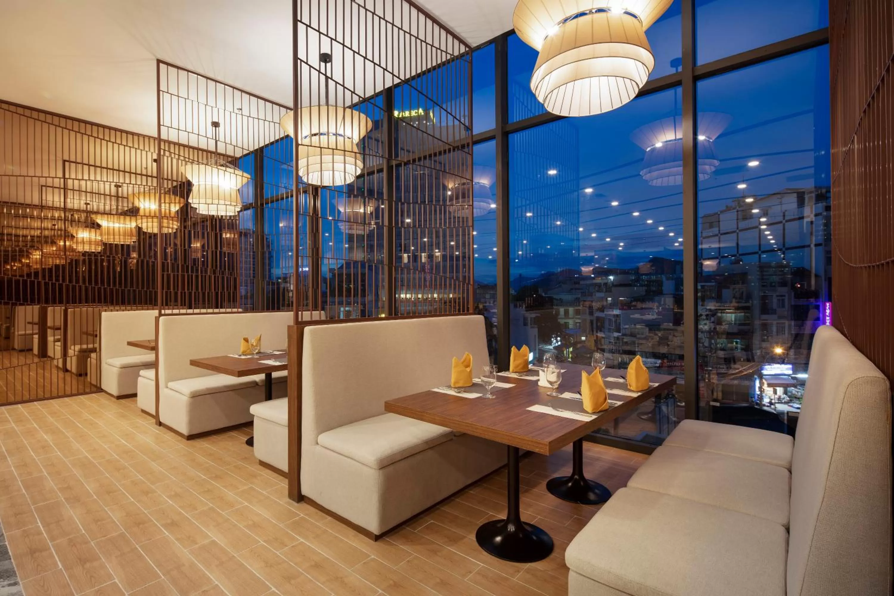 Restaurant/places to eat in DQua Hotel