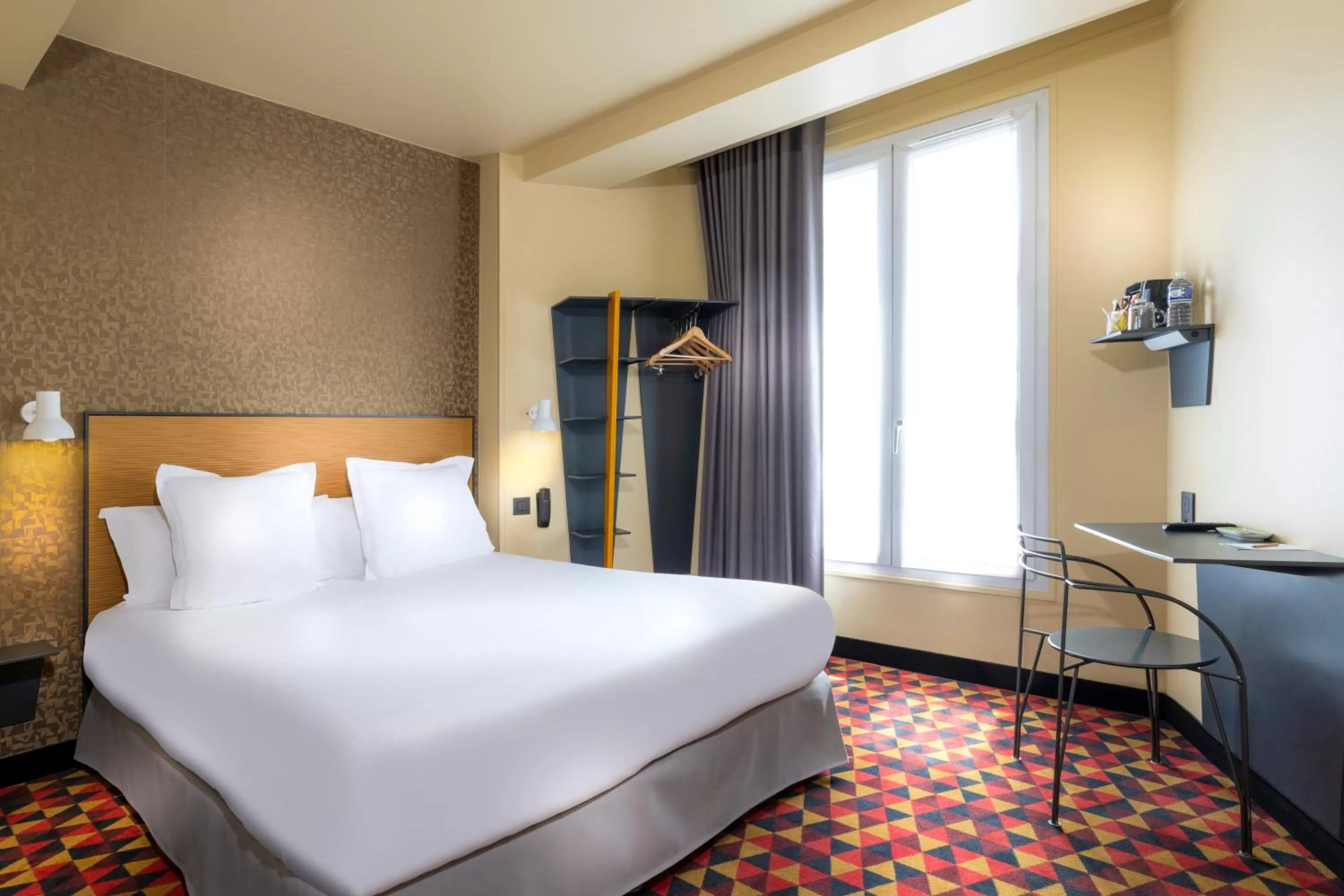 Bed in Libertel Canal Saint Martin