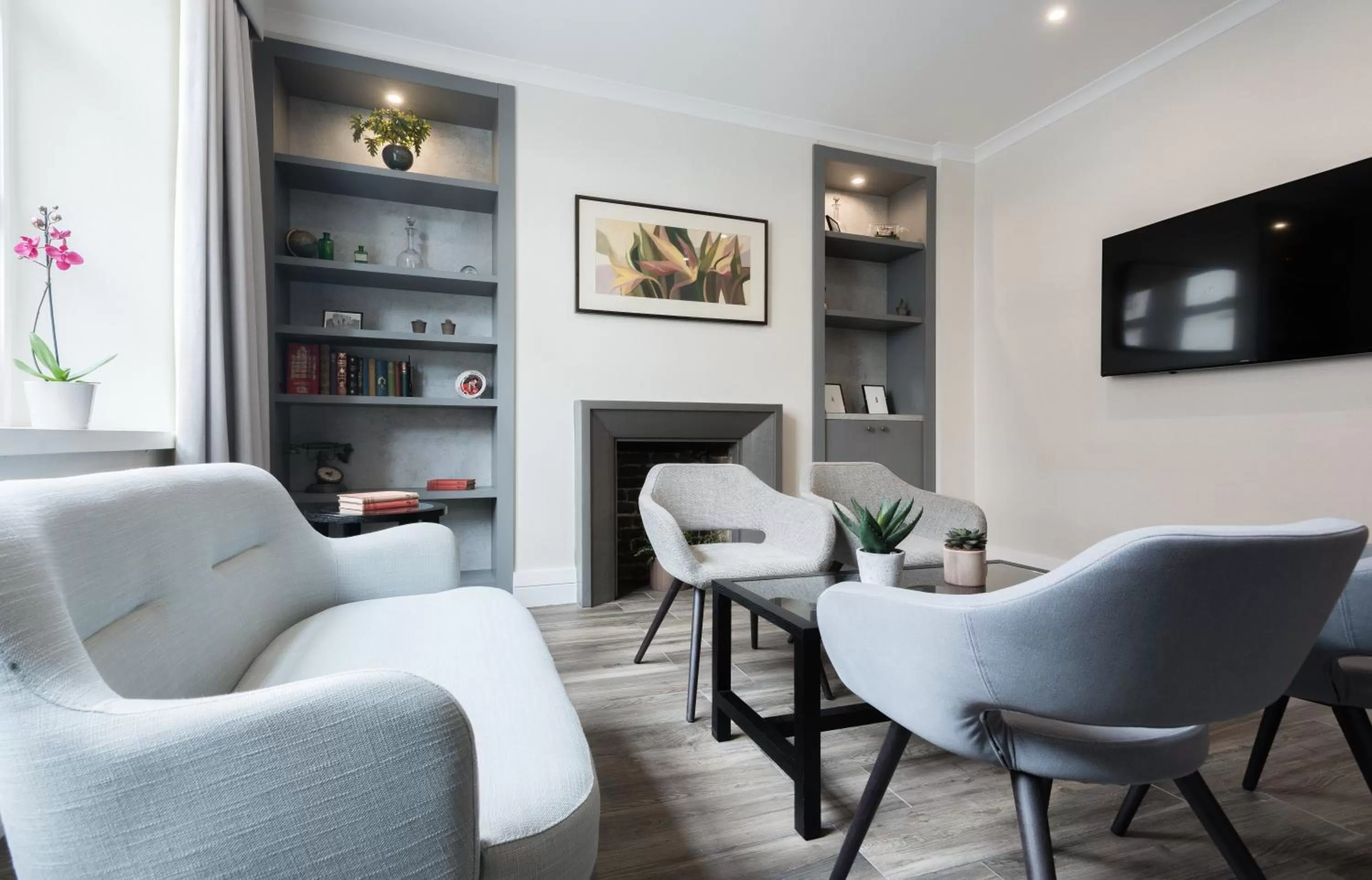 Communal lounge/ TV room in Blandford Hotel