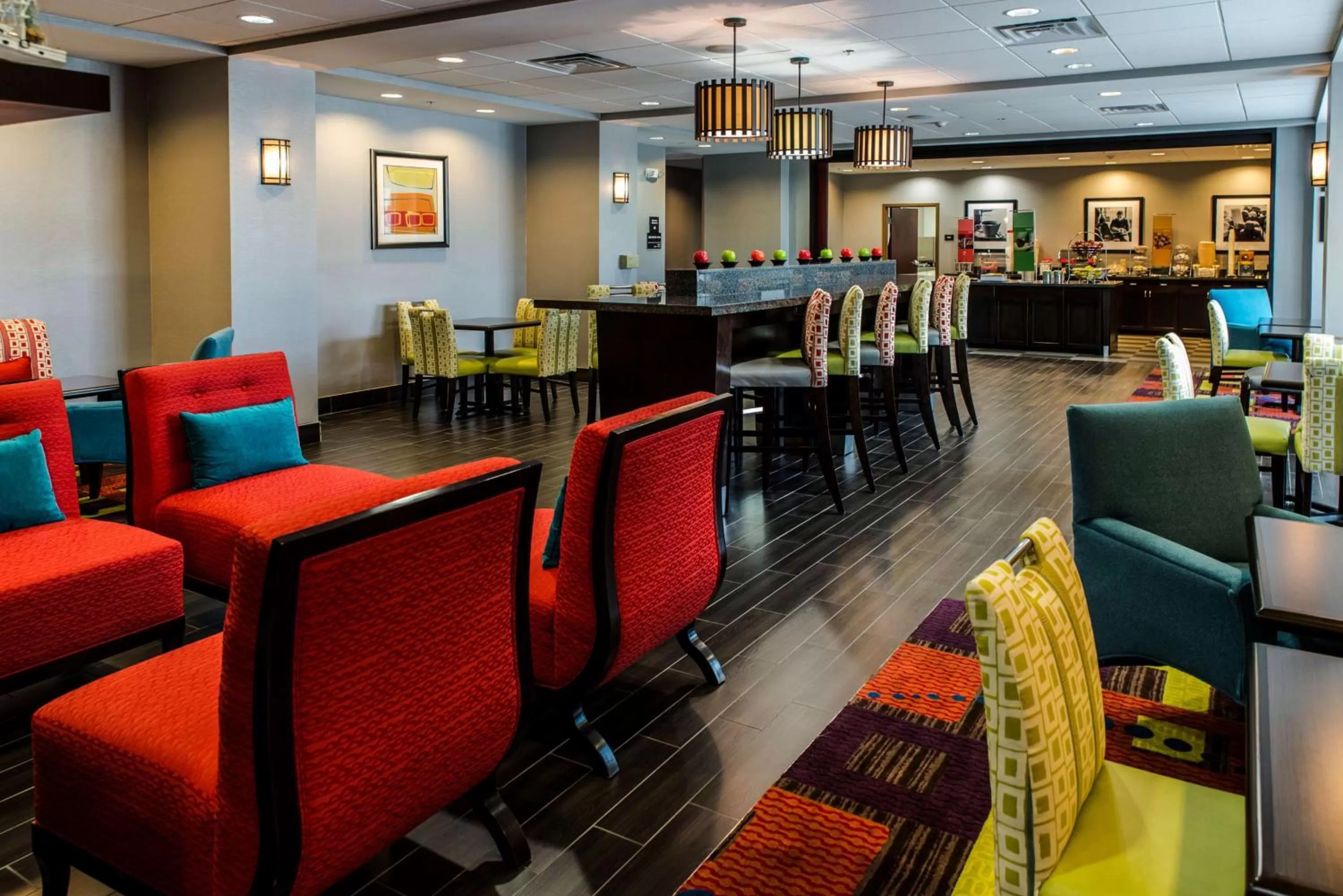 Dining area in Hampton Inn Foley