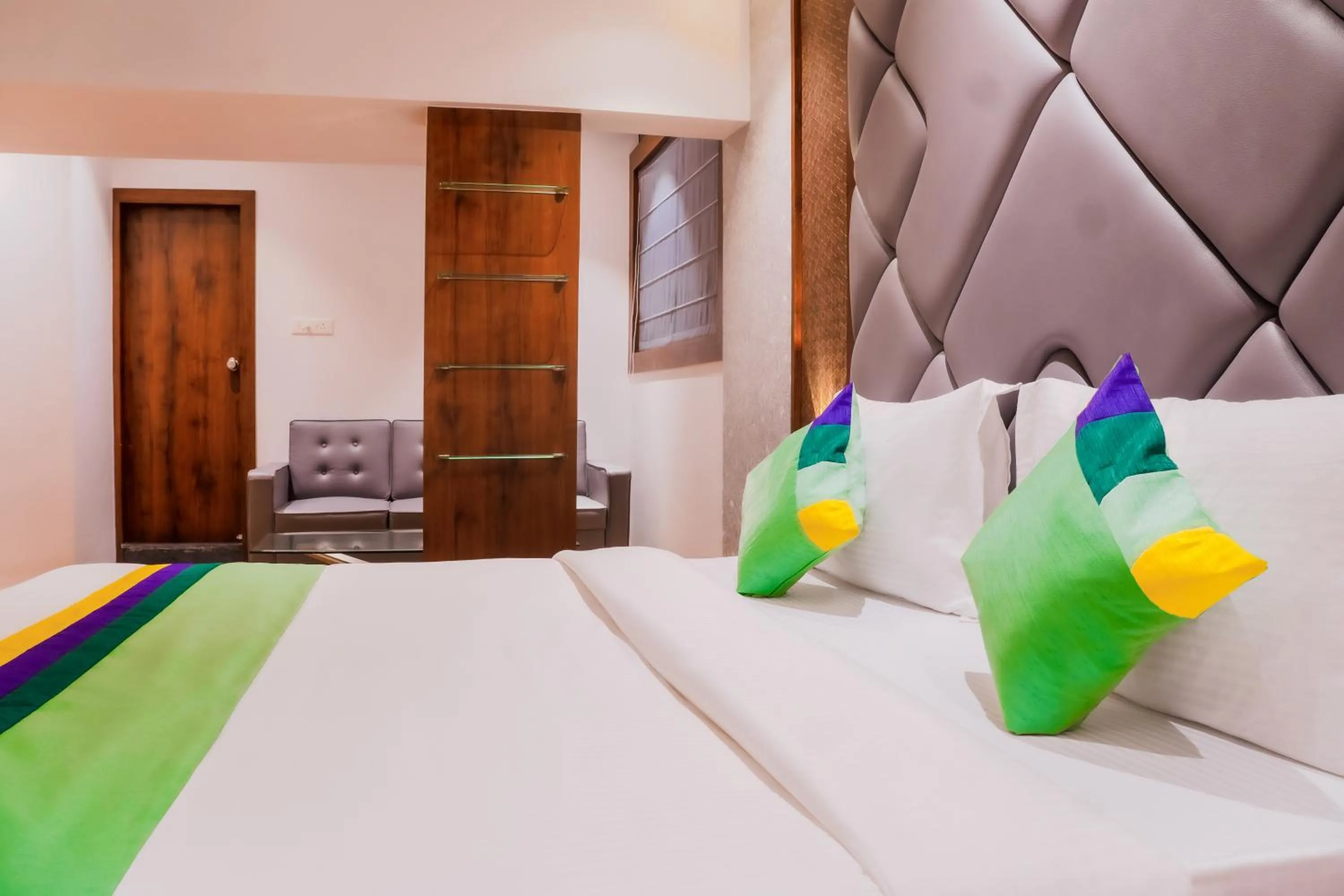 Bedroom, Bed in Treebo Serenity Inn, Koregaon Park