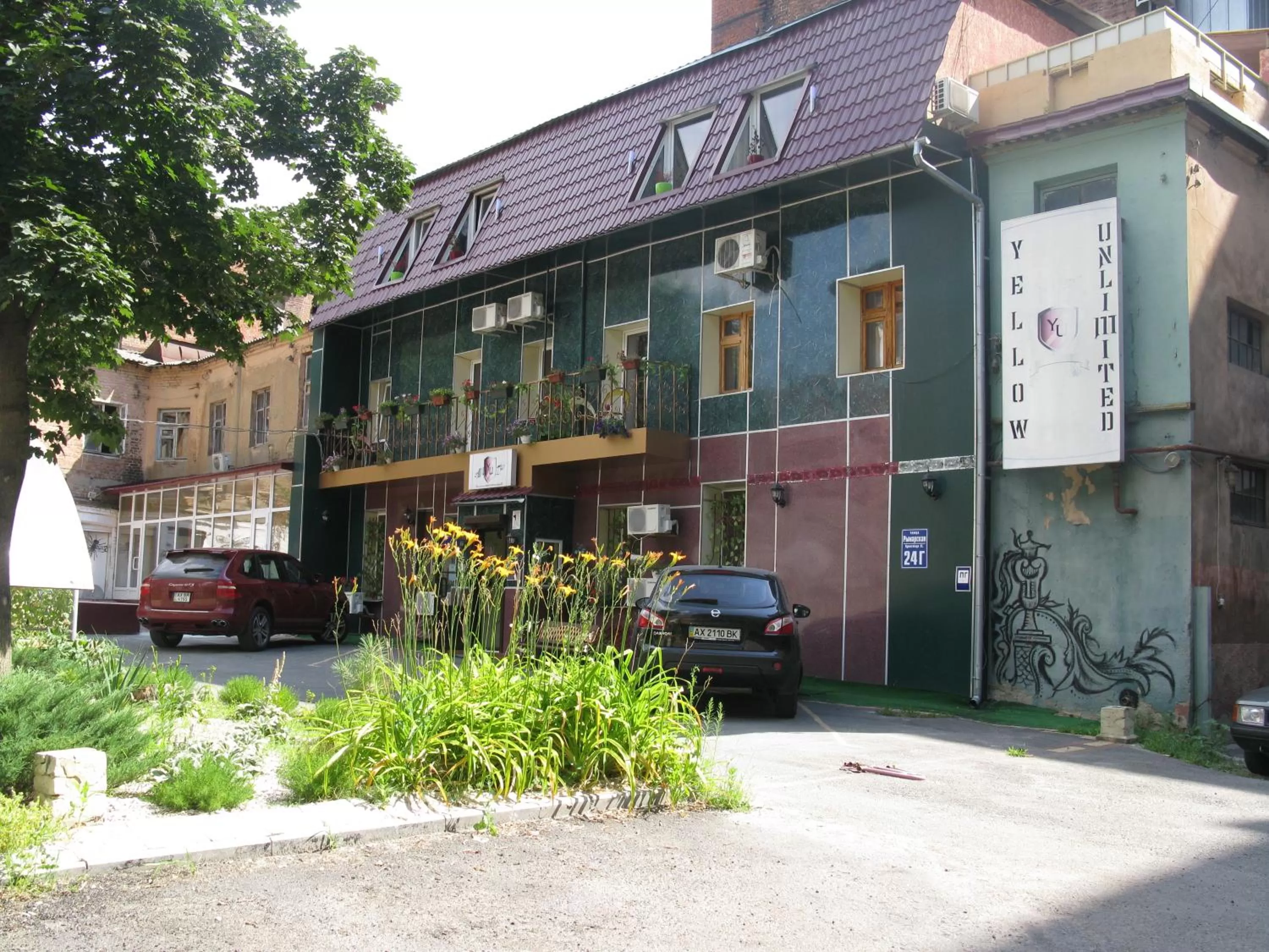 Facade/entrance in YELLOW UNLIMITED HOTEL 4