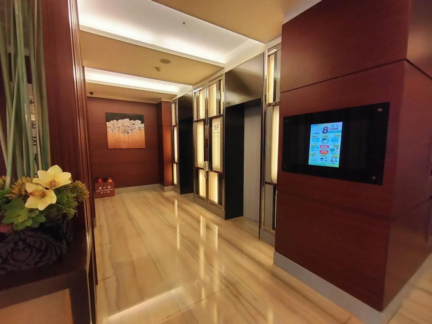 Lobby or reception in Urban Hotel33