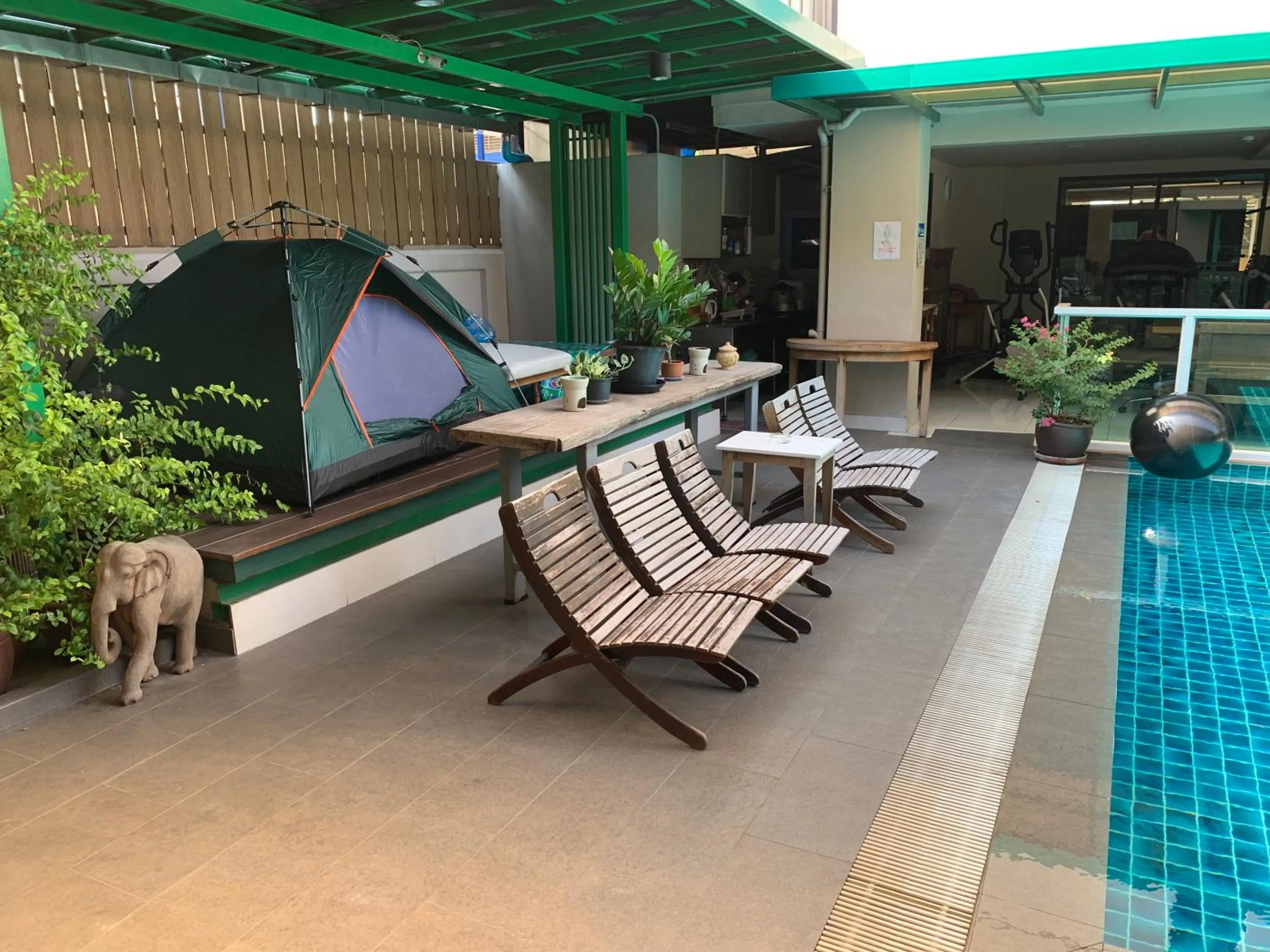 Patio in Baan Tanwa - MRT Ratchadapisek Exit 1 or 2