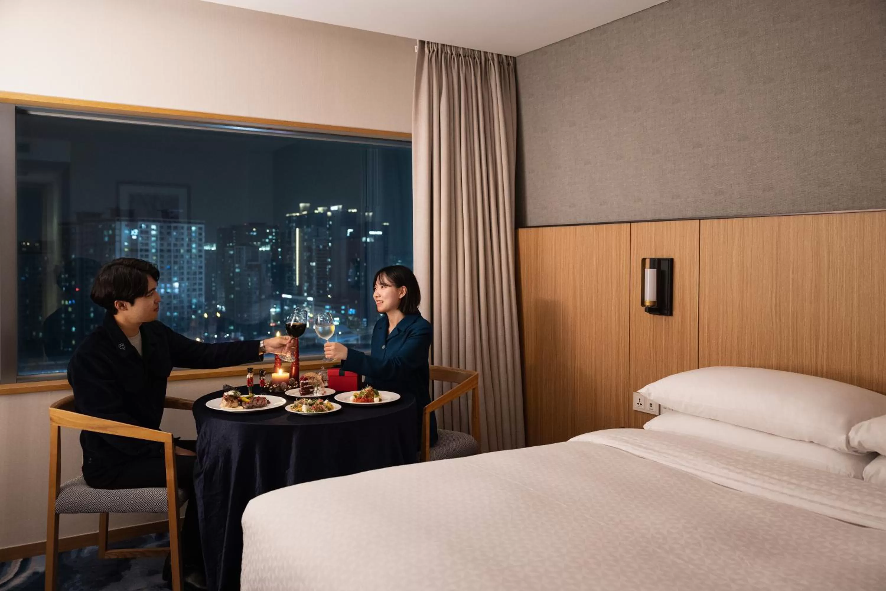 People, Bed in Four Points by Sheraton Seoul, Guro