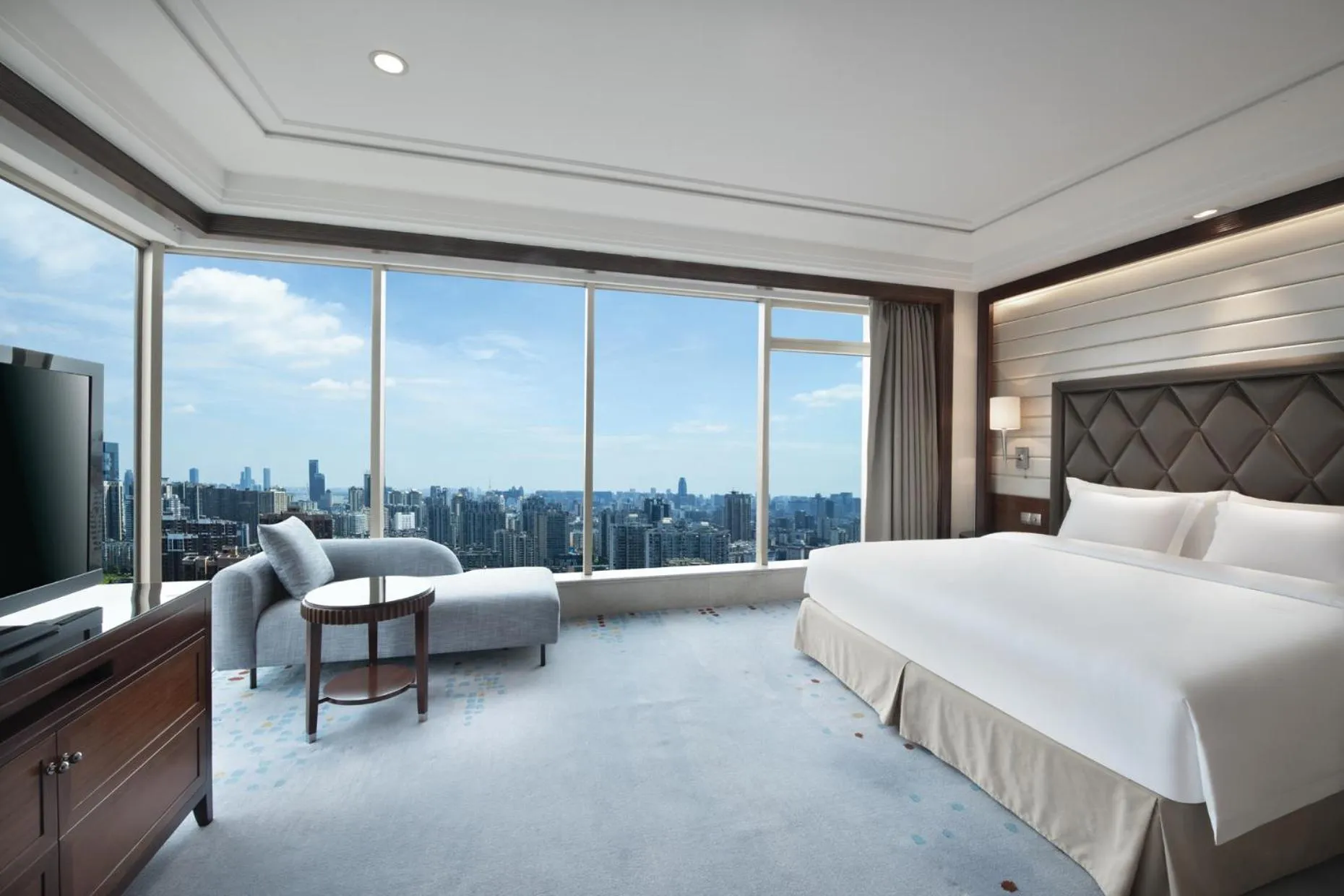 Bedroom, Bed in Crowne Plaza Nanchang Riverside, an IHG Hotel