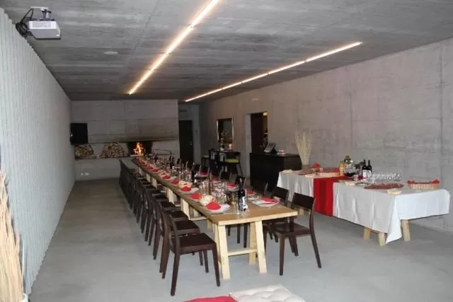 Restaurant/Places to Eat in Le Mayen de Colombire