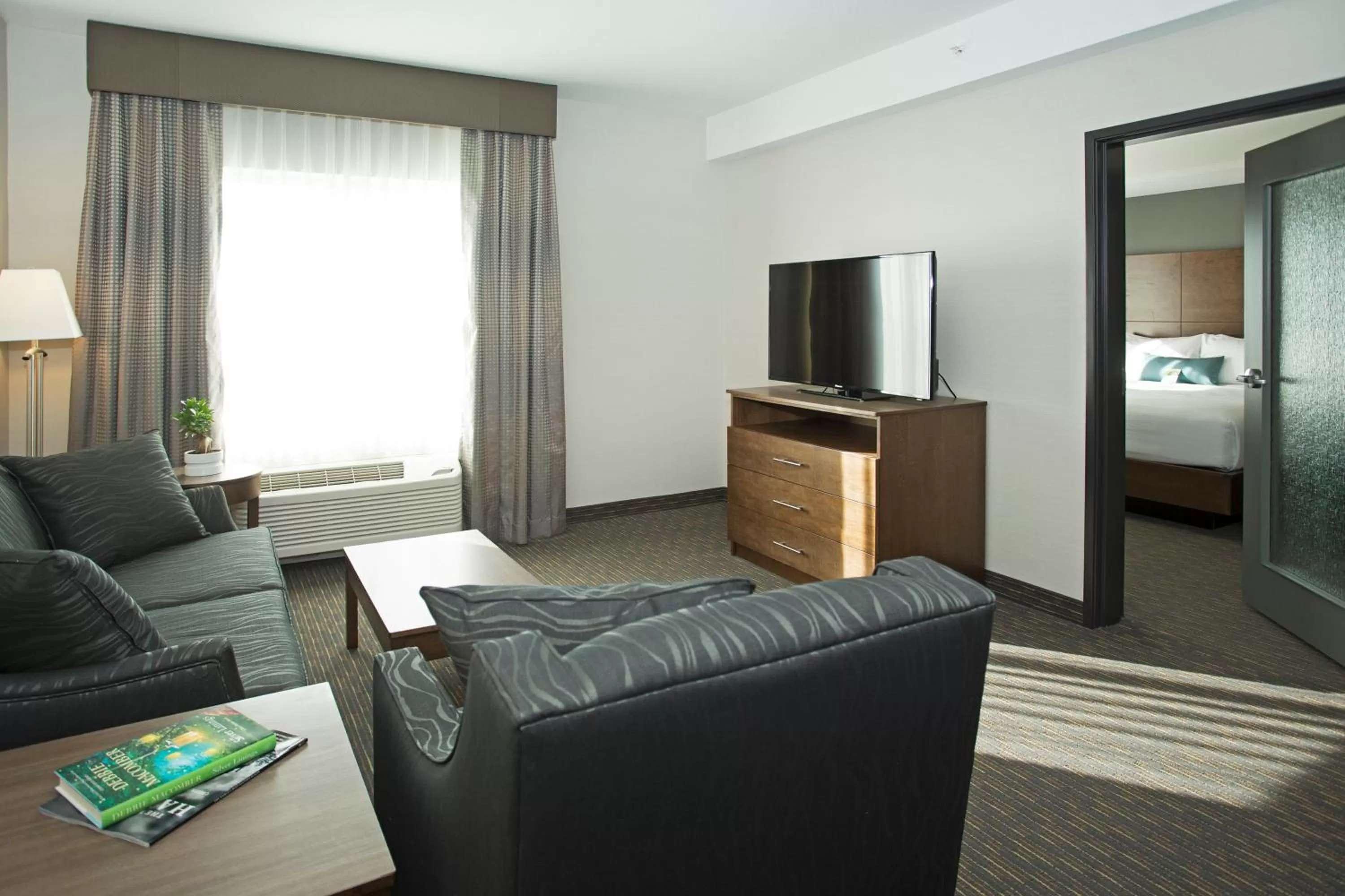 TV and multimedia in Wingate by Wyndham Calgary Airport