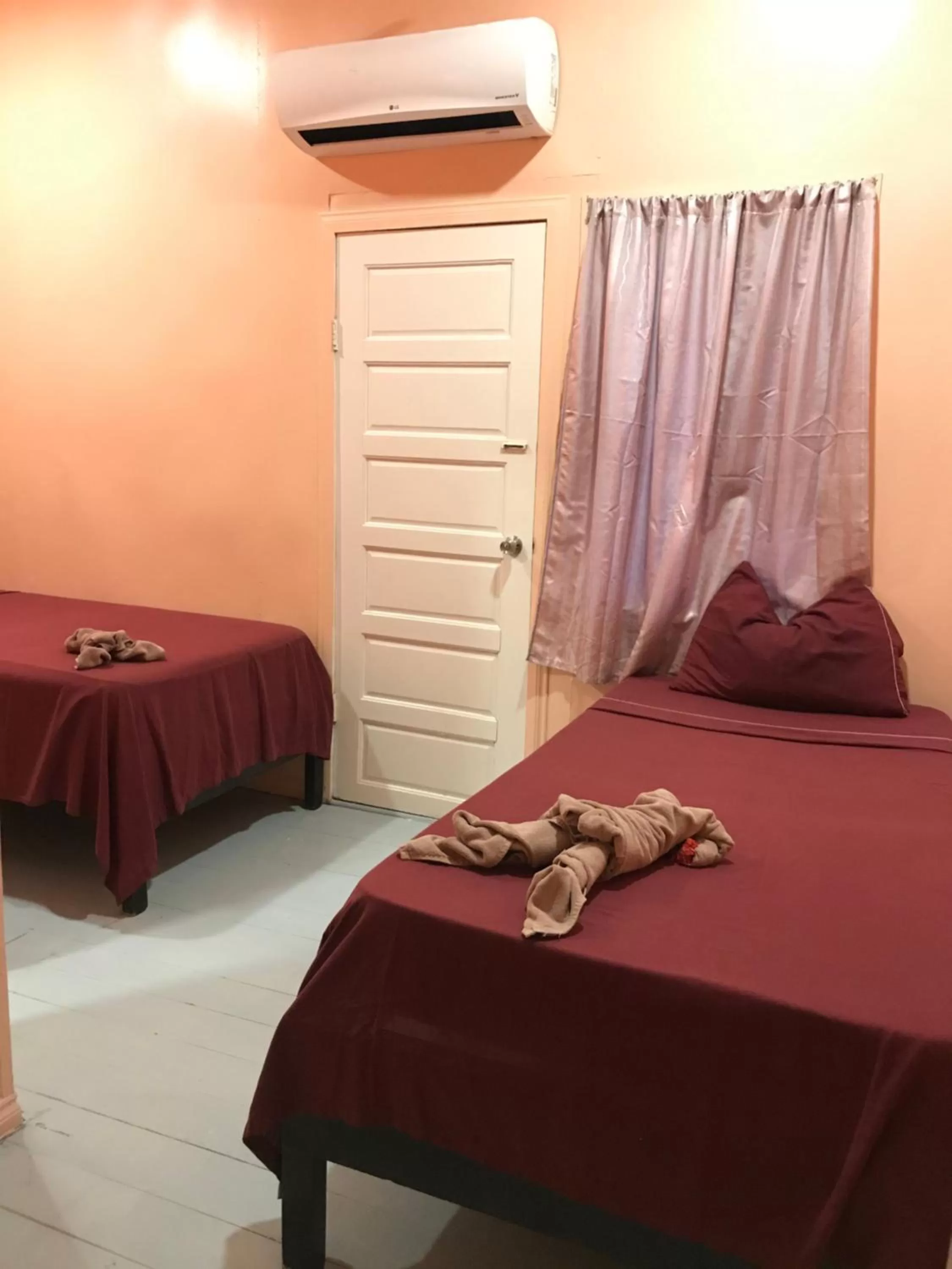 Photo of the whole room, Bed in Tropical Paradise Express